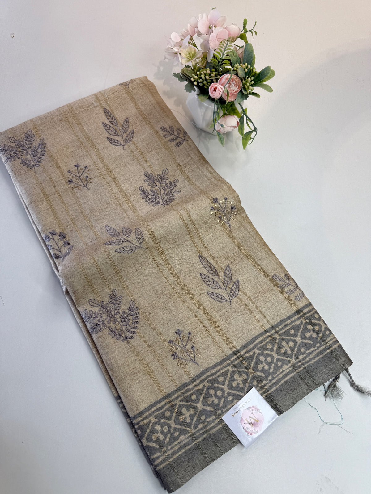 Soft seminTussar Saree/ D523