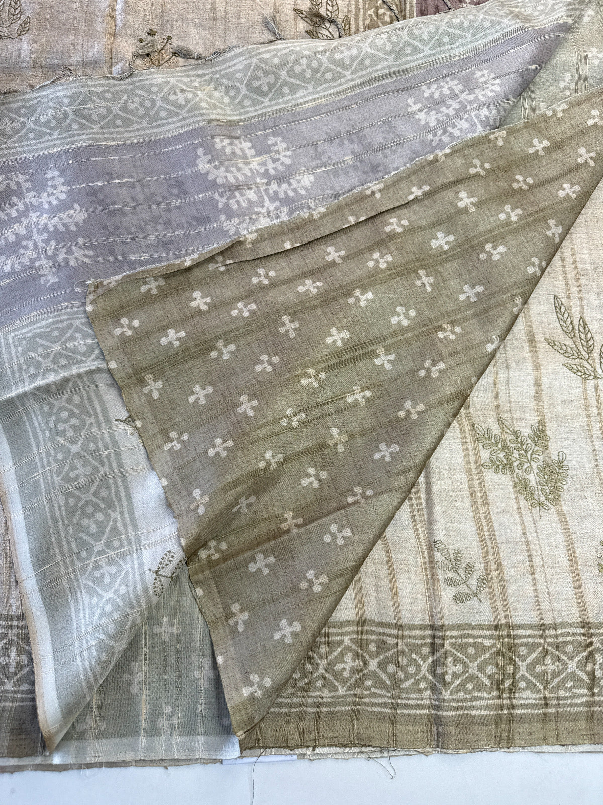 Soft seminTussar Saree/ D523