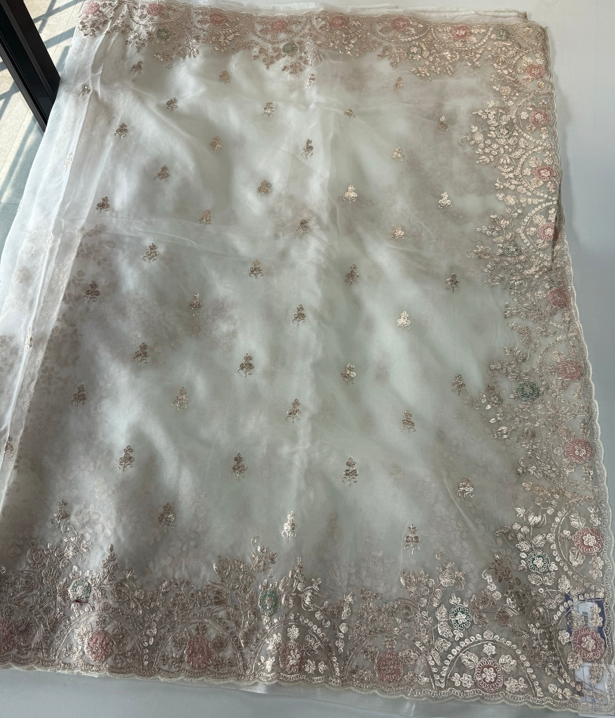 Premium soft organza saree/MC200