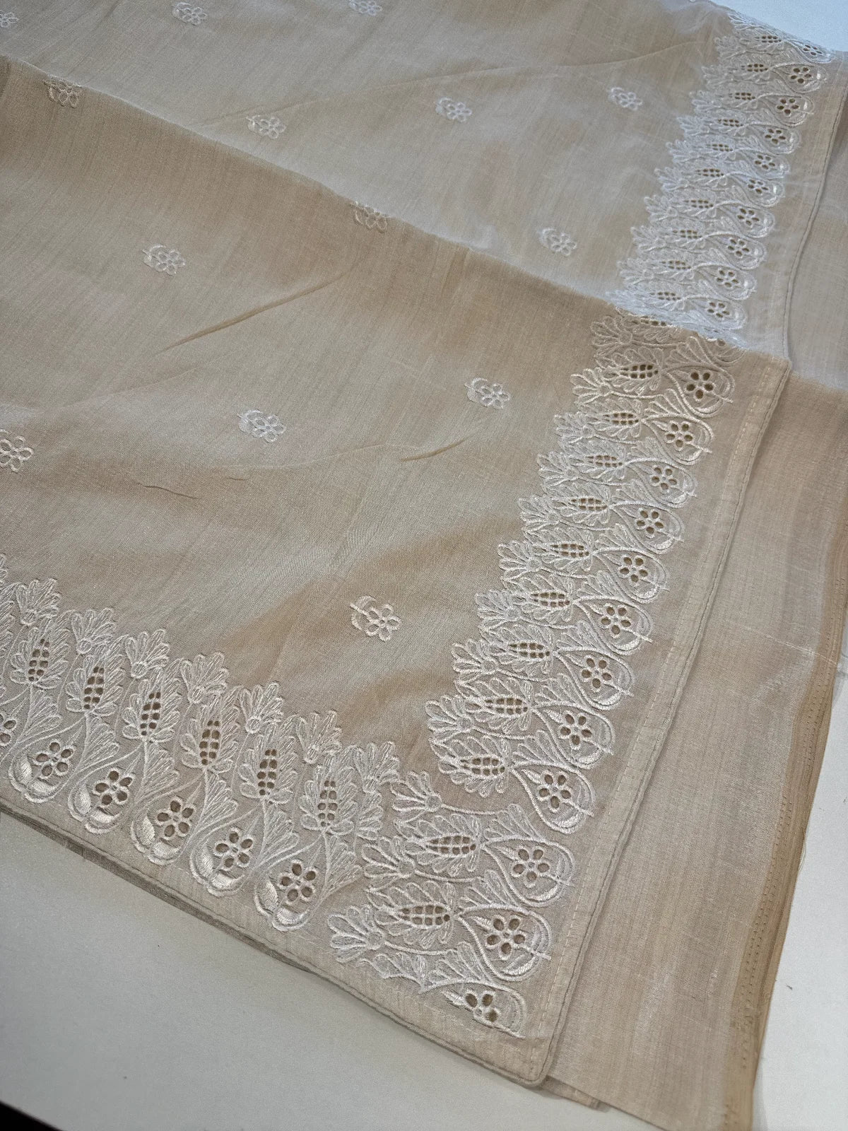 Semi Tussar / MC7900