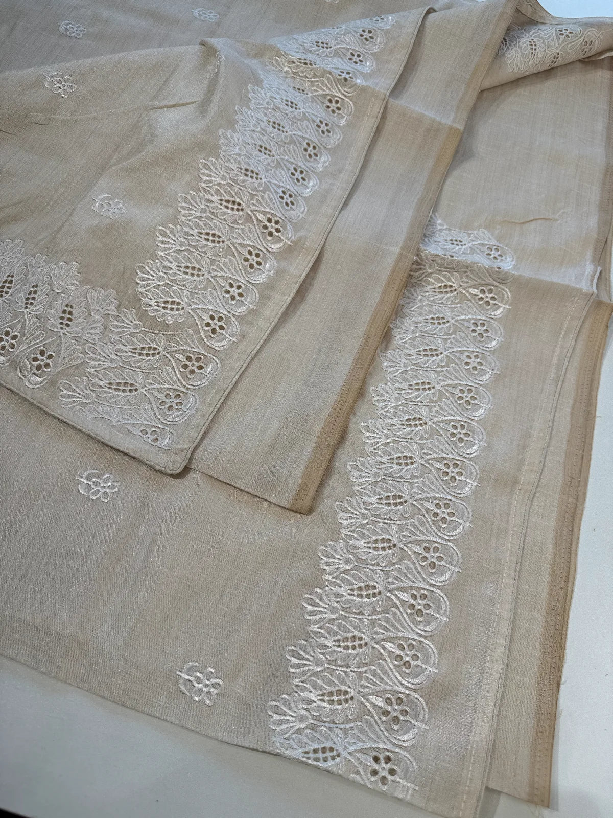 Semi Tussar / MC7900