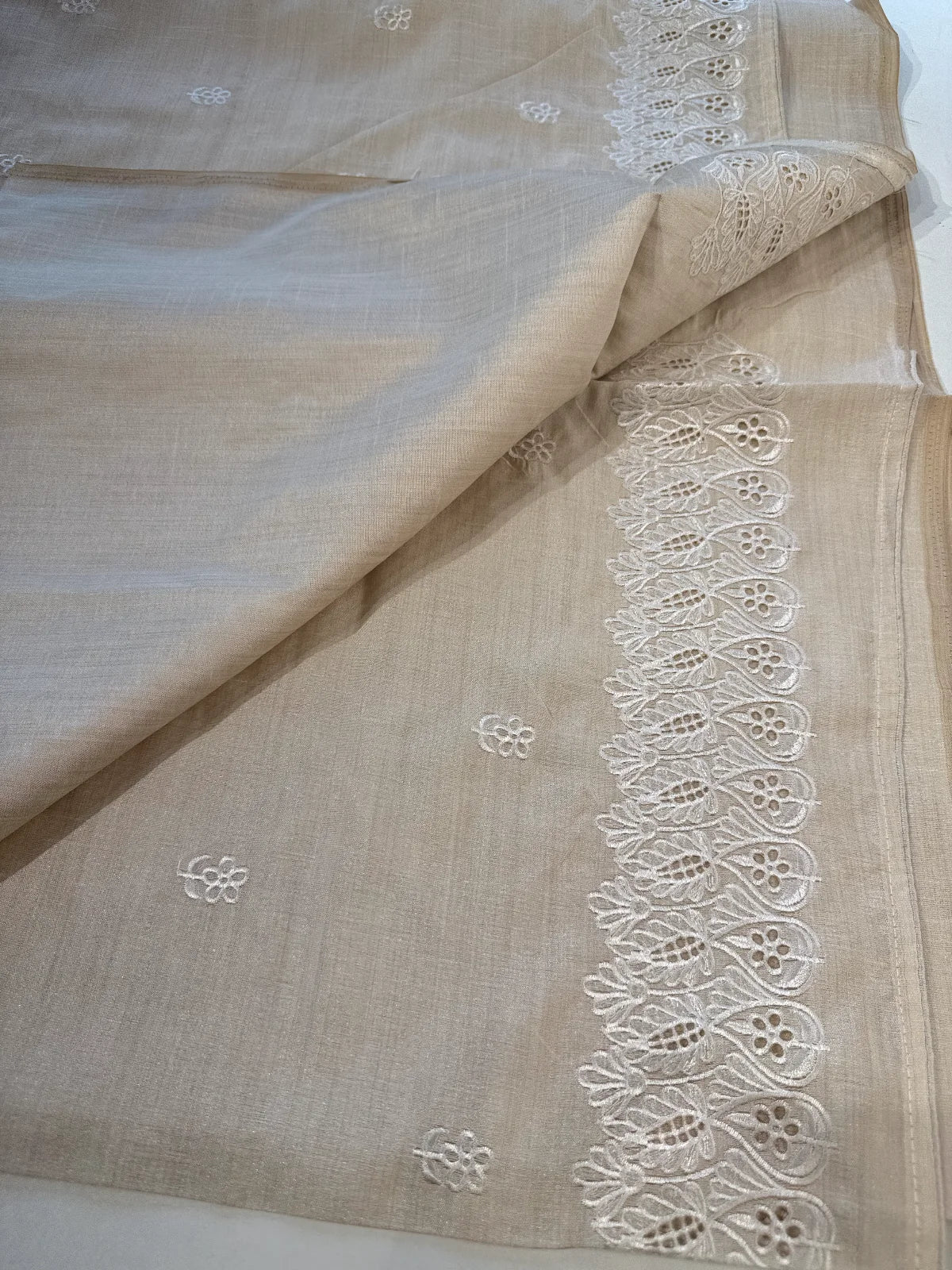 Semi Tussar / MC7900