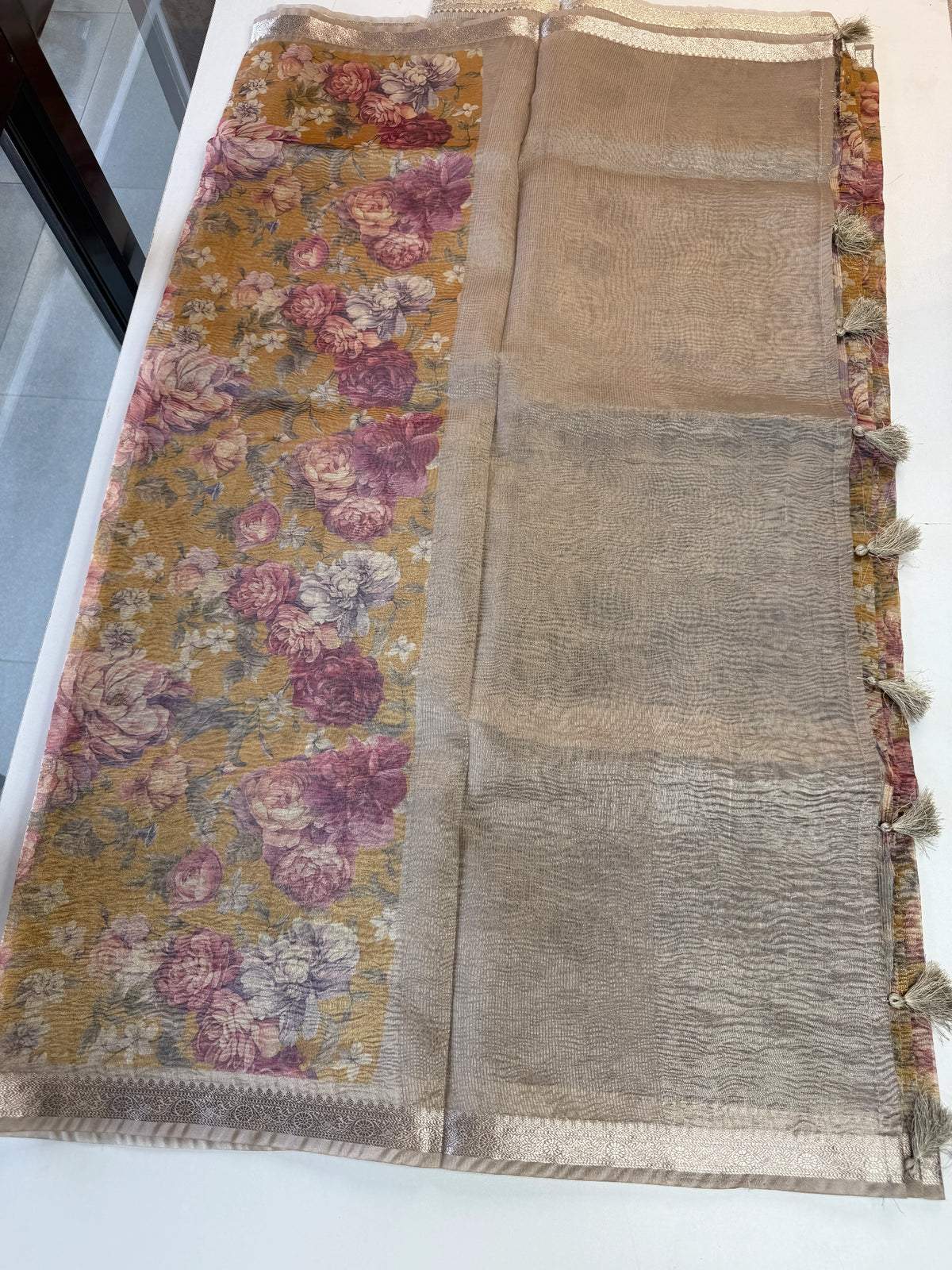 Crushed Tissue Saree / RU687