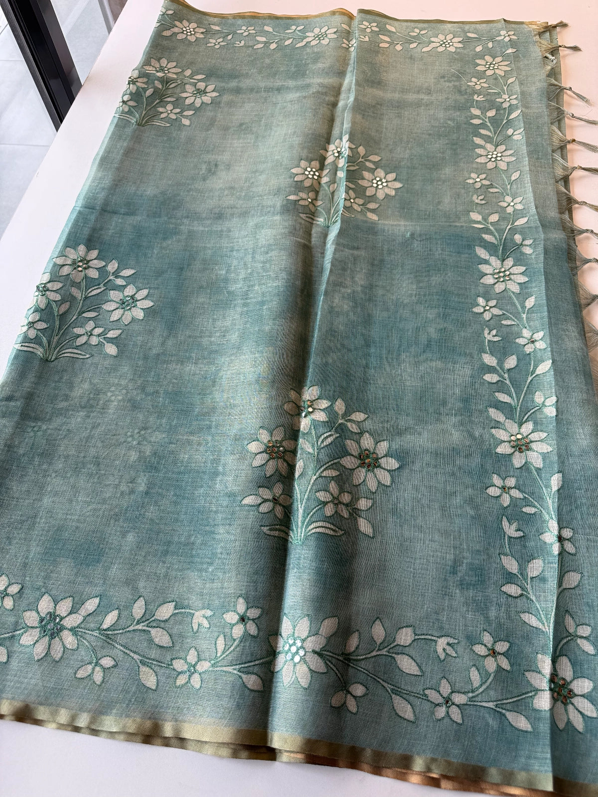 Tissue Linen Blend / 573B