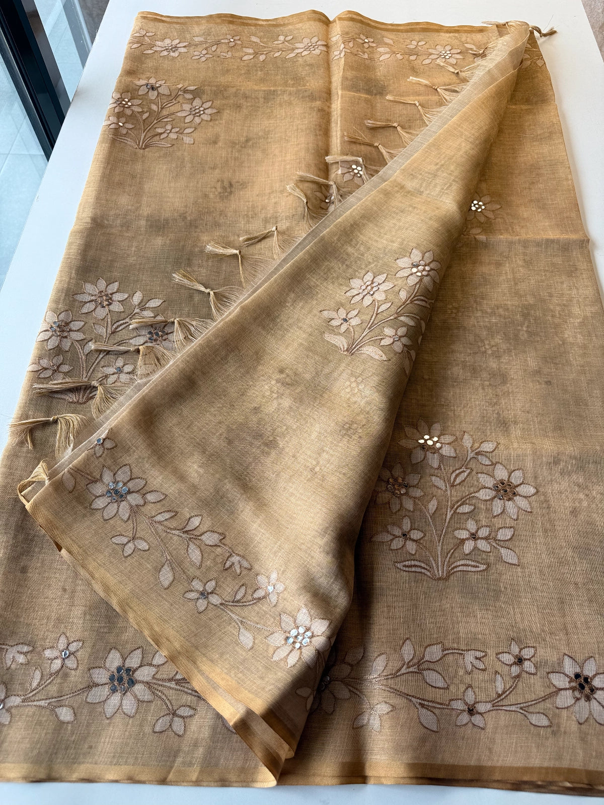 Tissue Linen Blend / 573B