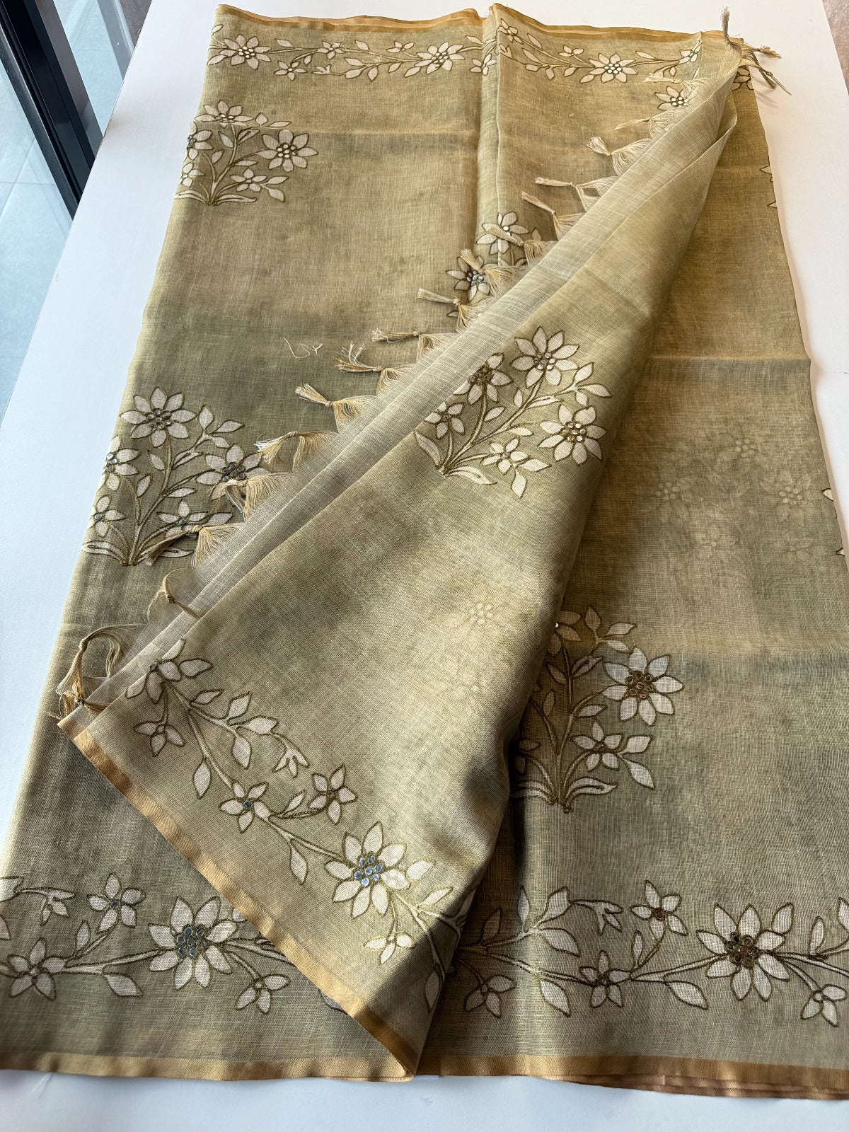 Tissue Linen Blend / 573B