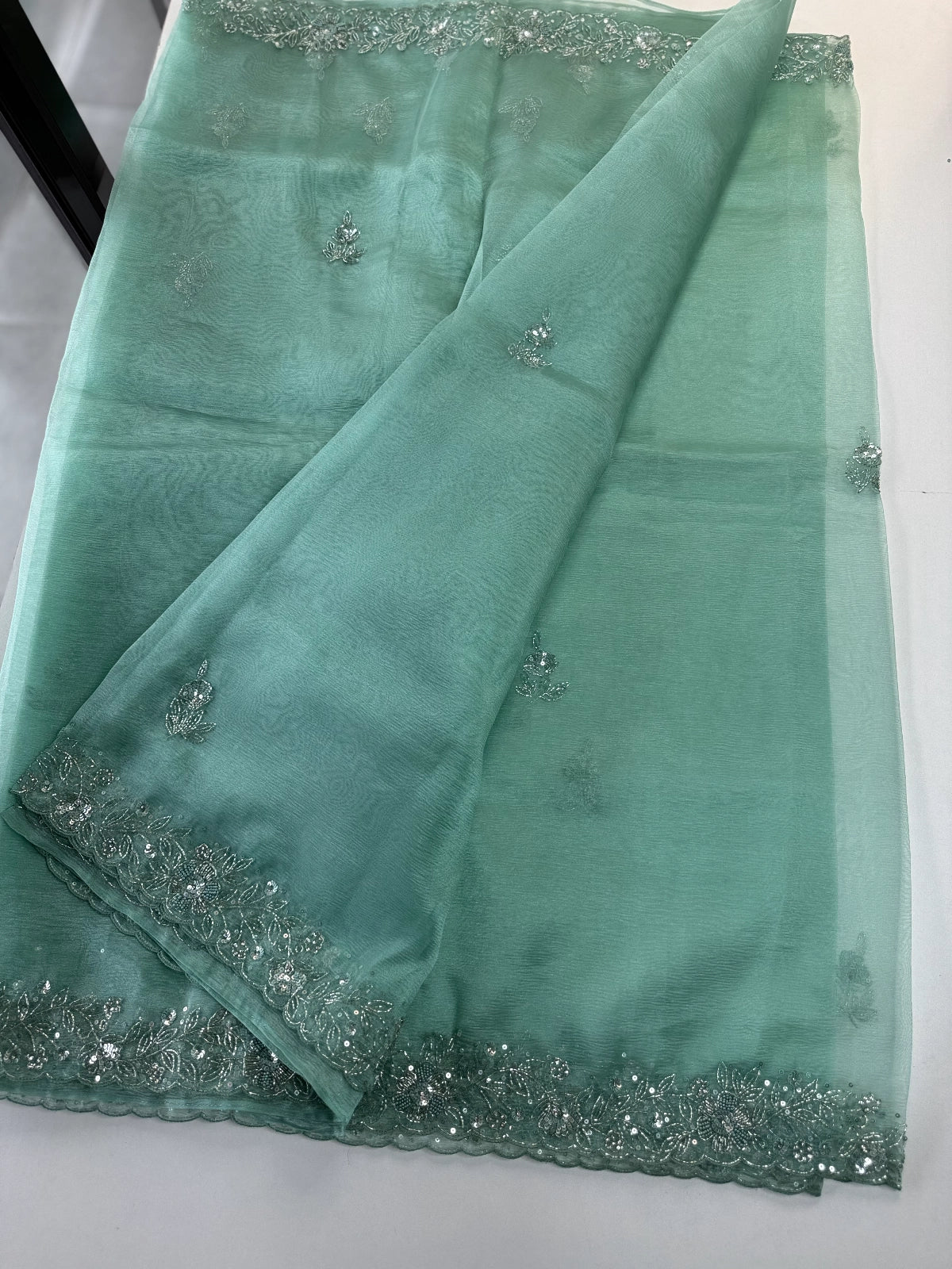 Crushed Tissue / HW129