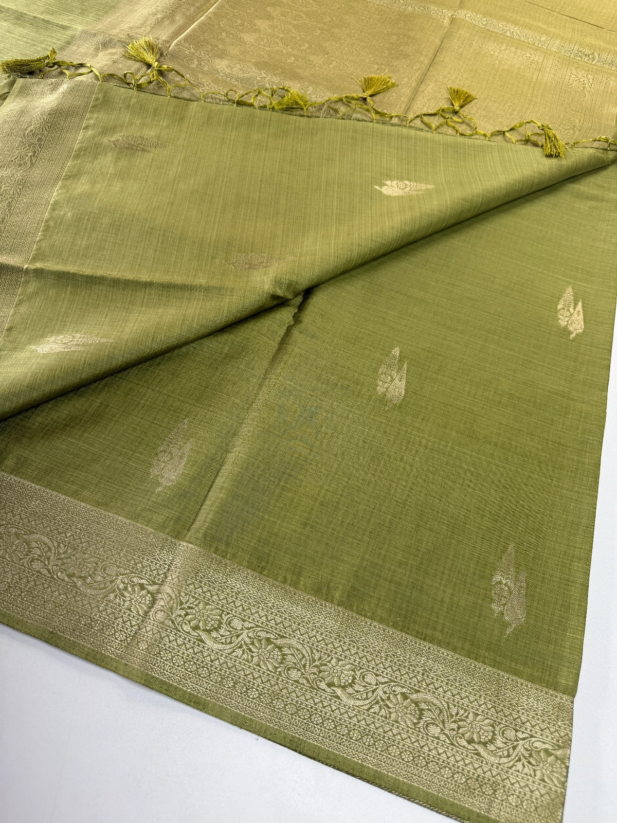 Semi silk Banarasi weaved saree/JFS55