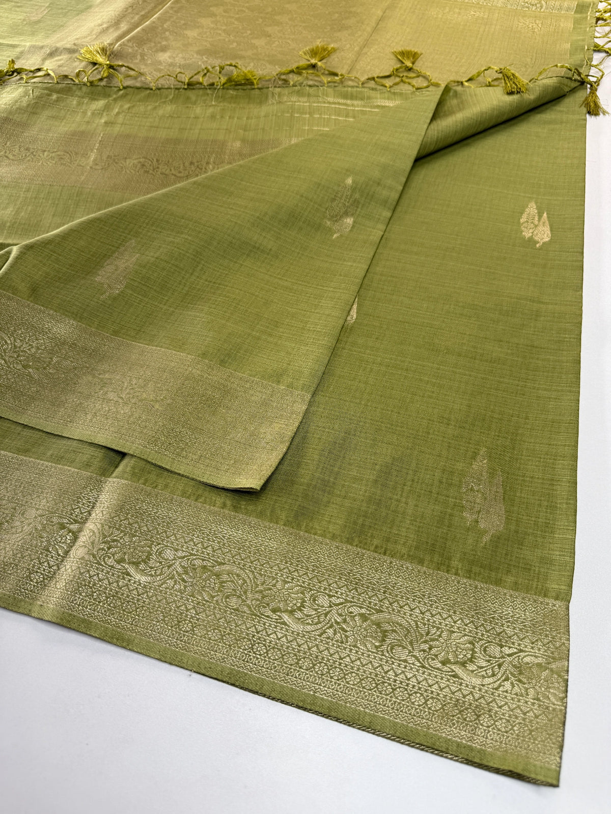 Semi silk Banarasi weaved saree/JFS55
