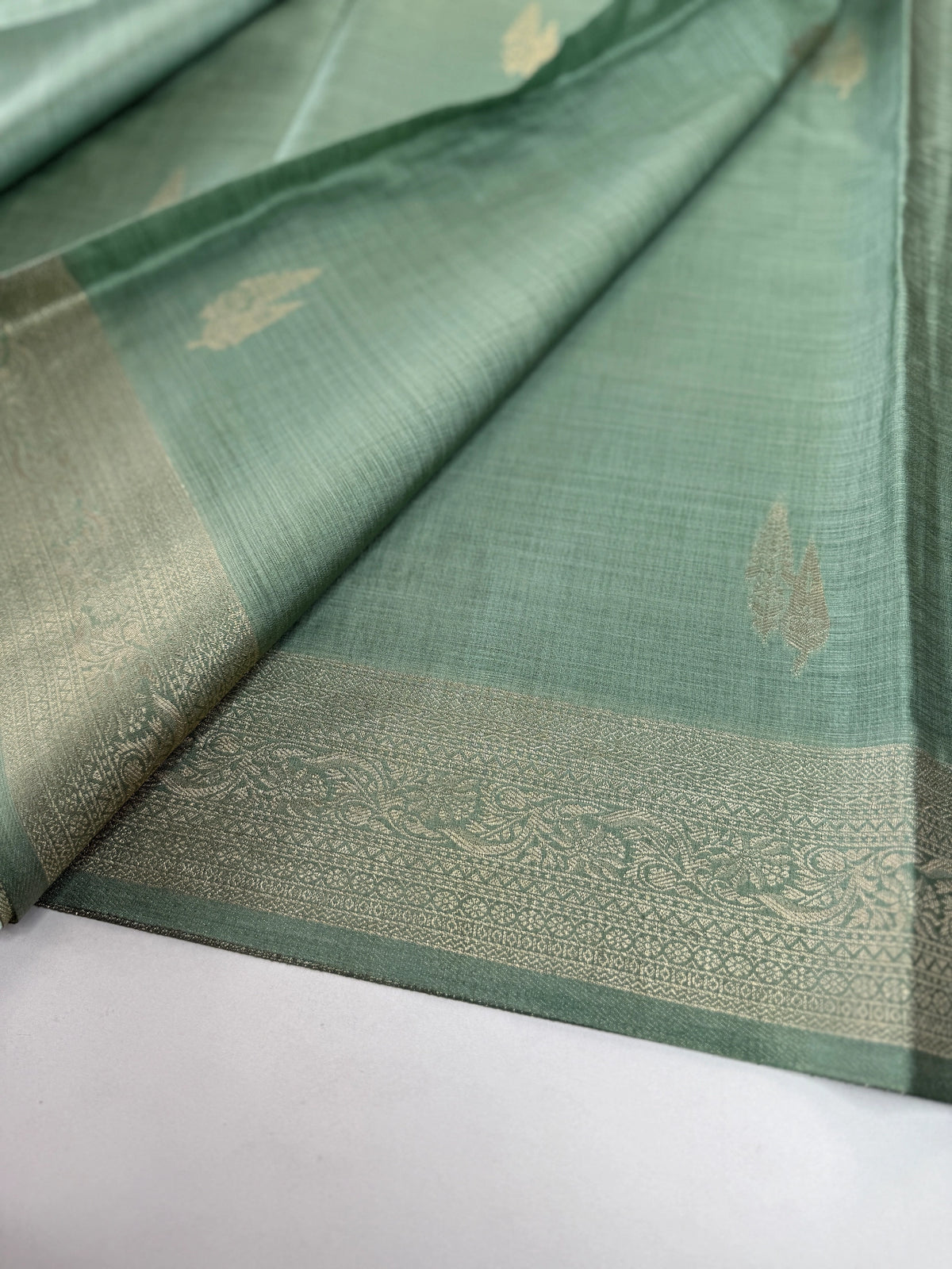 Semi silk Banarasi weaved saree/JFS55
