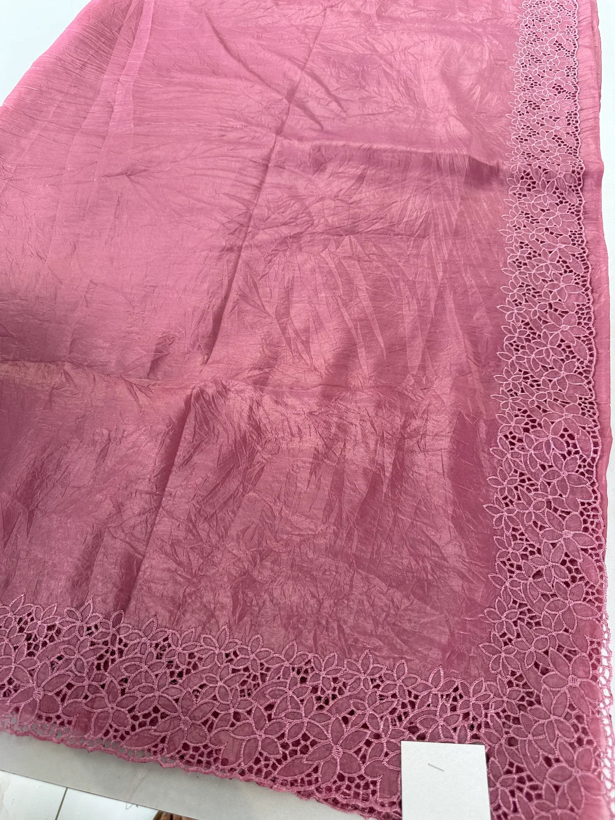 Crushed cutwork /CW050