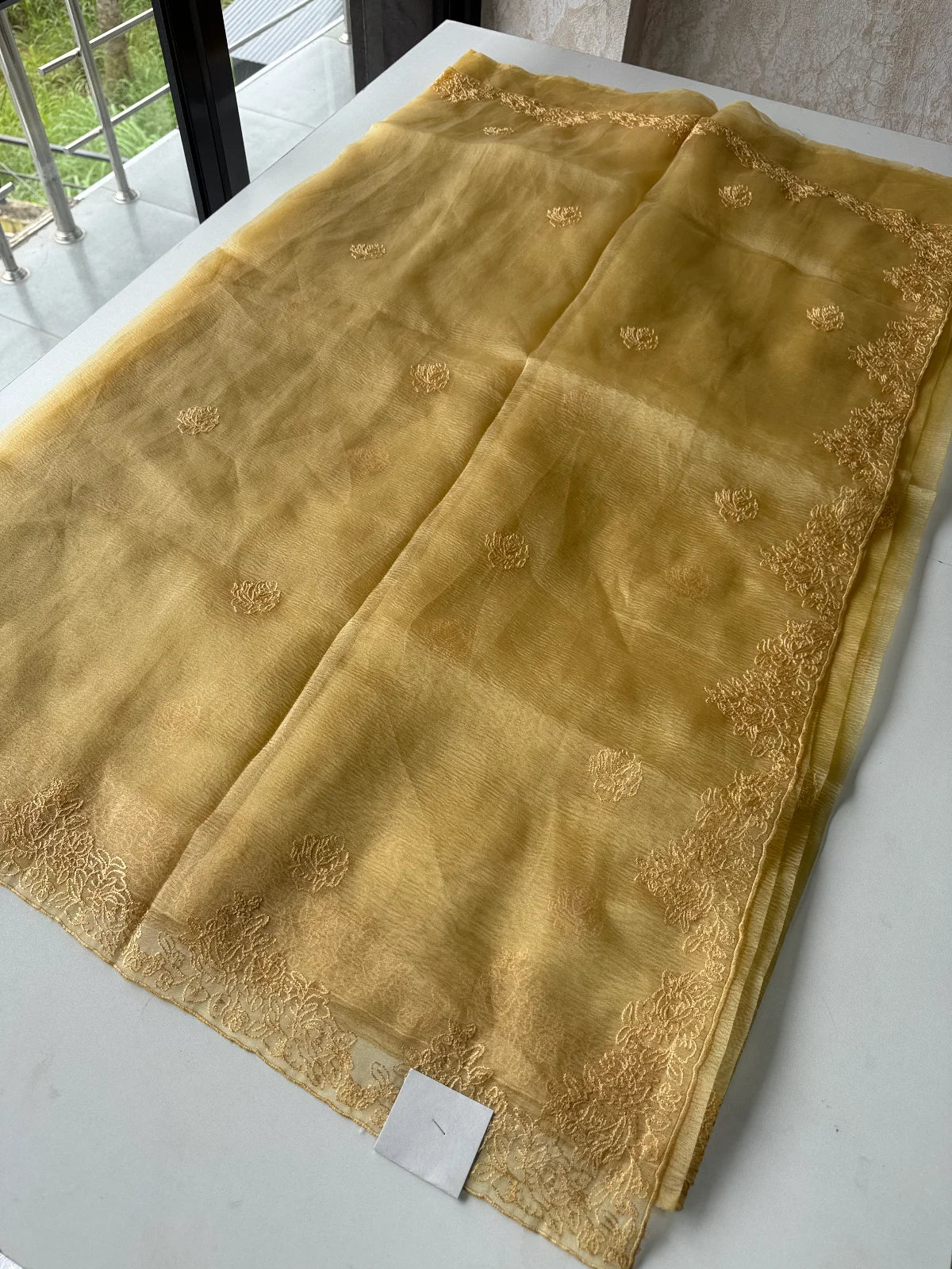 Crushed tissue with organza blend /CM051