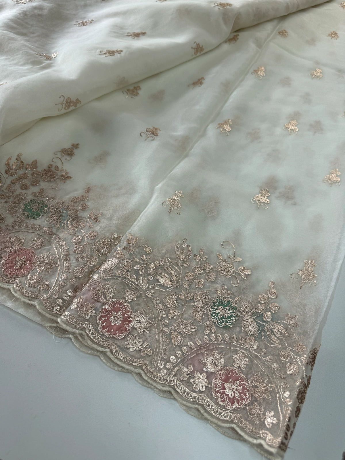 Premium soft organza saree/MC200