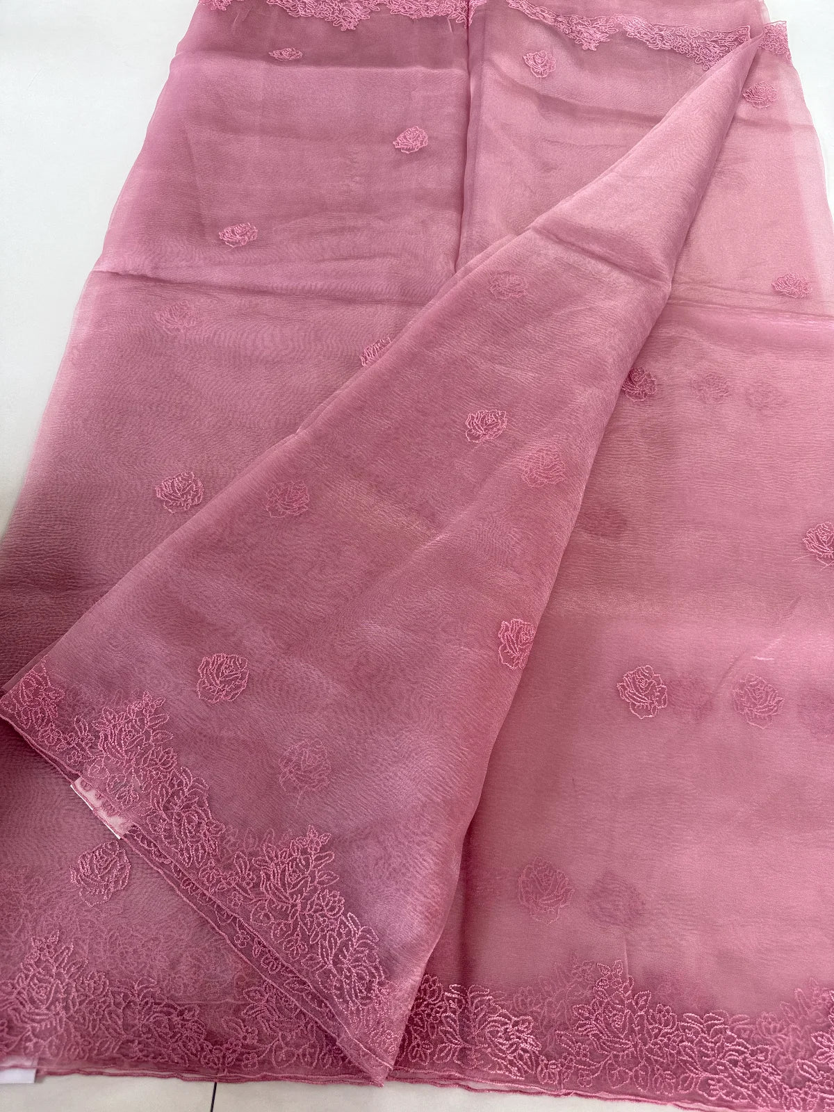 Crushed tissue blended Organza/CM051