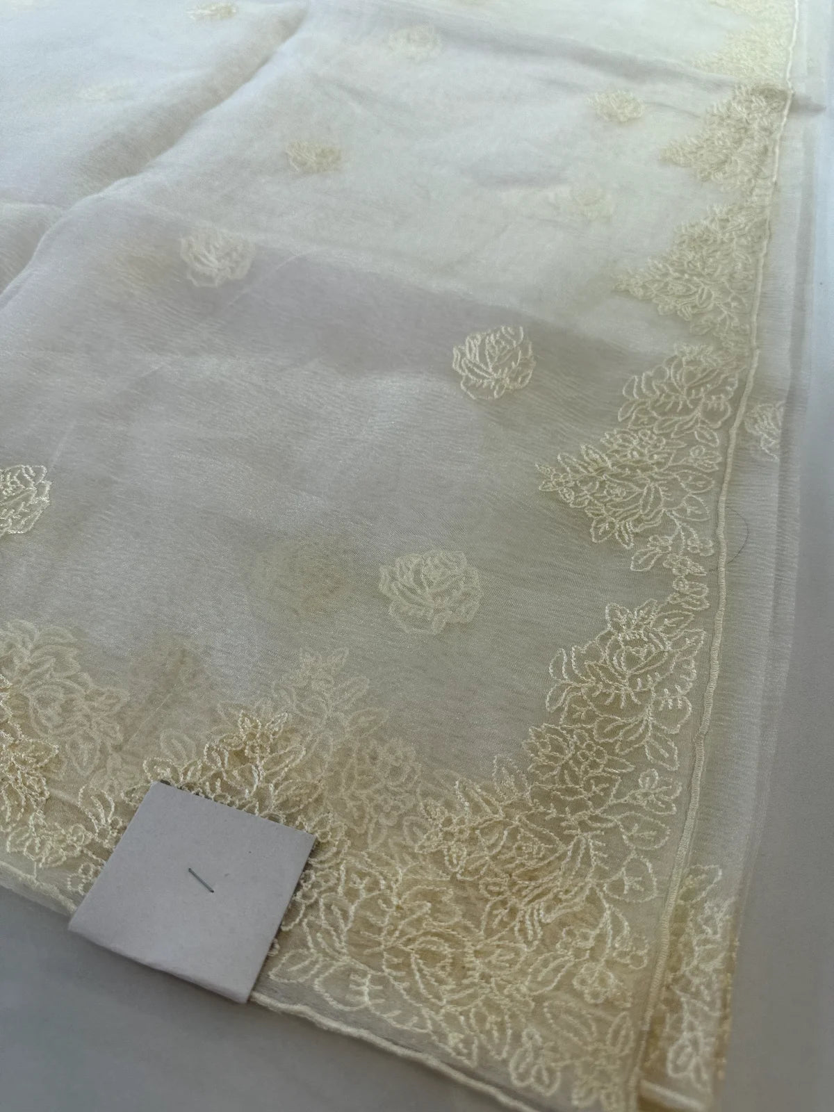 Crushed tissue blended Organza/CM051