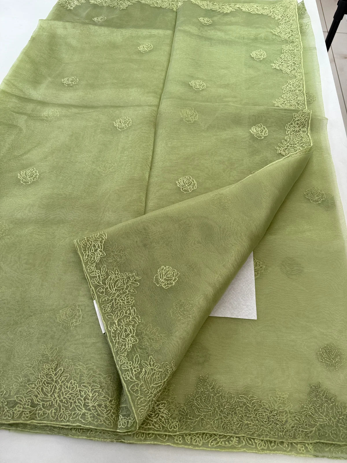 Crushed tissue with organza blend /CM051