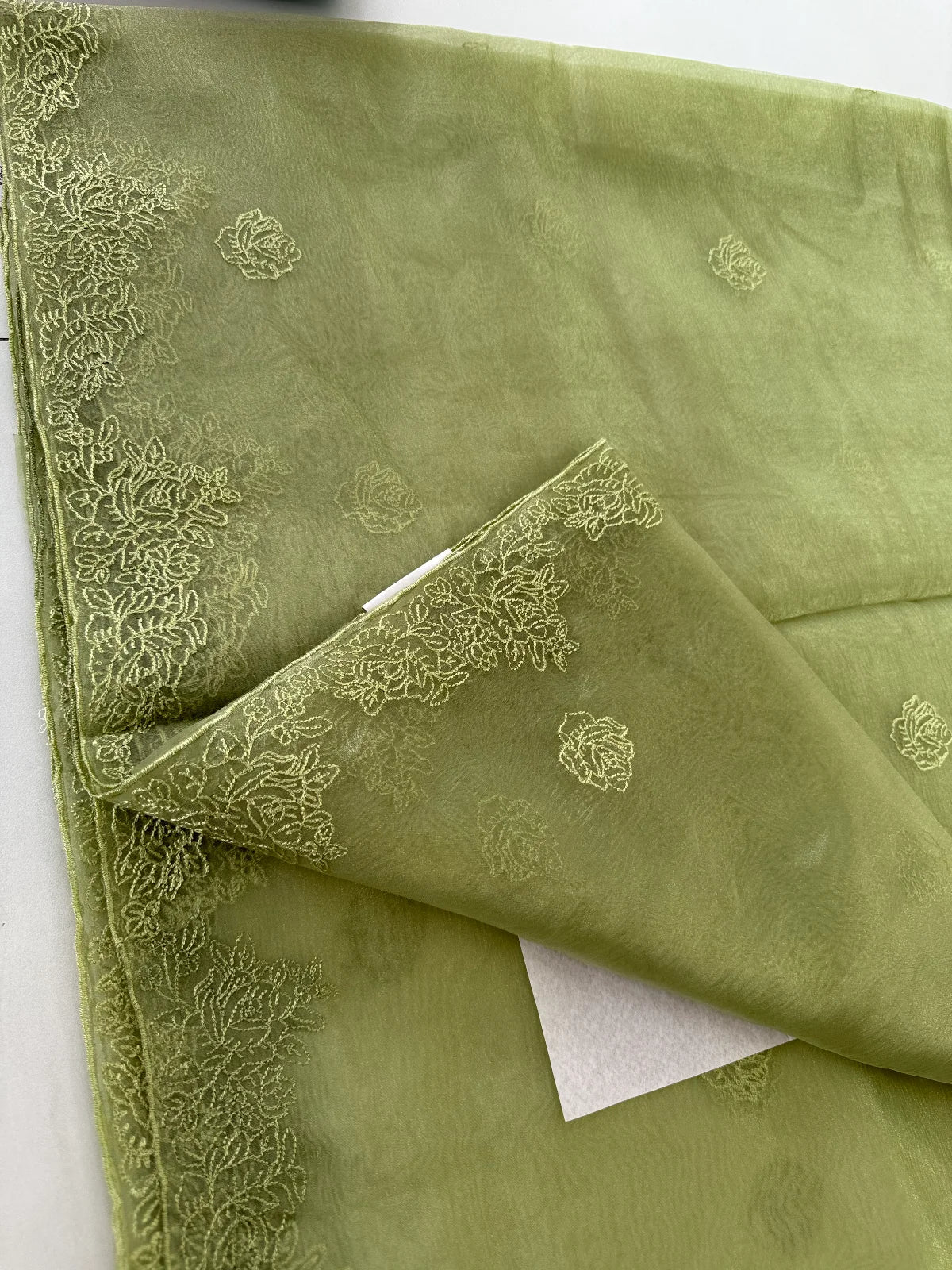 Crushed tissue with organza blend /CM051