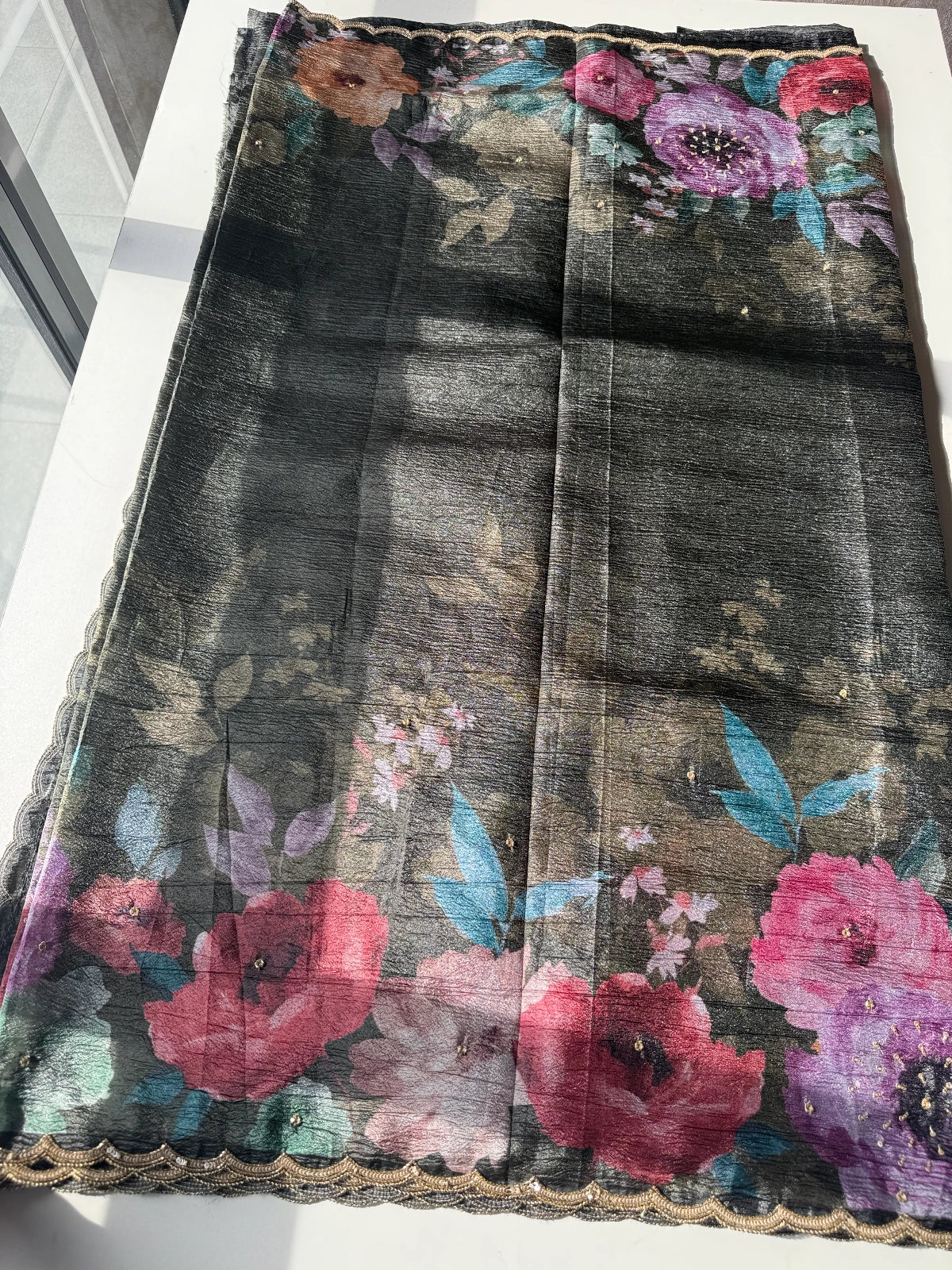 Crushed crape floral / A172