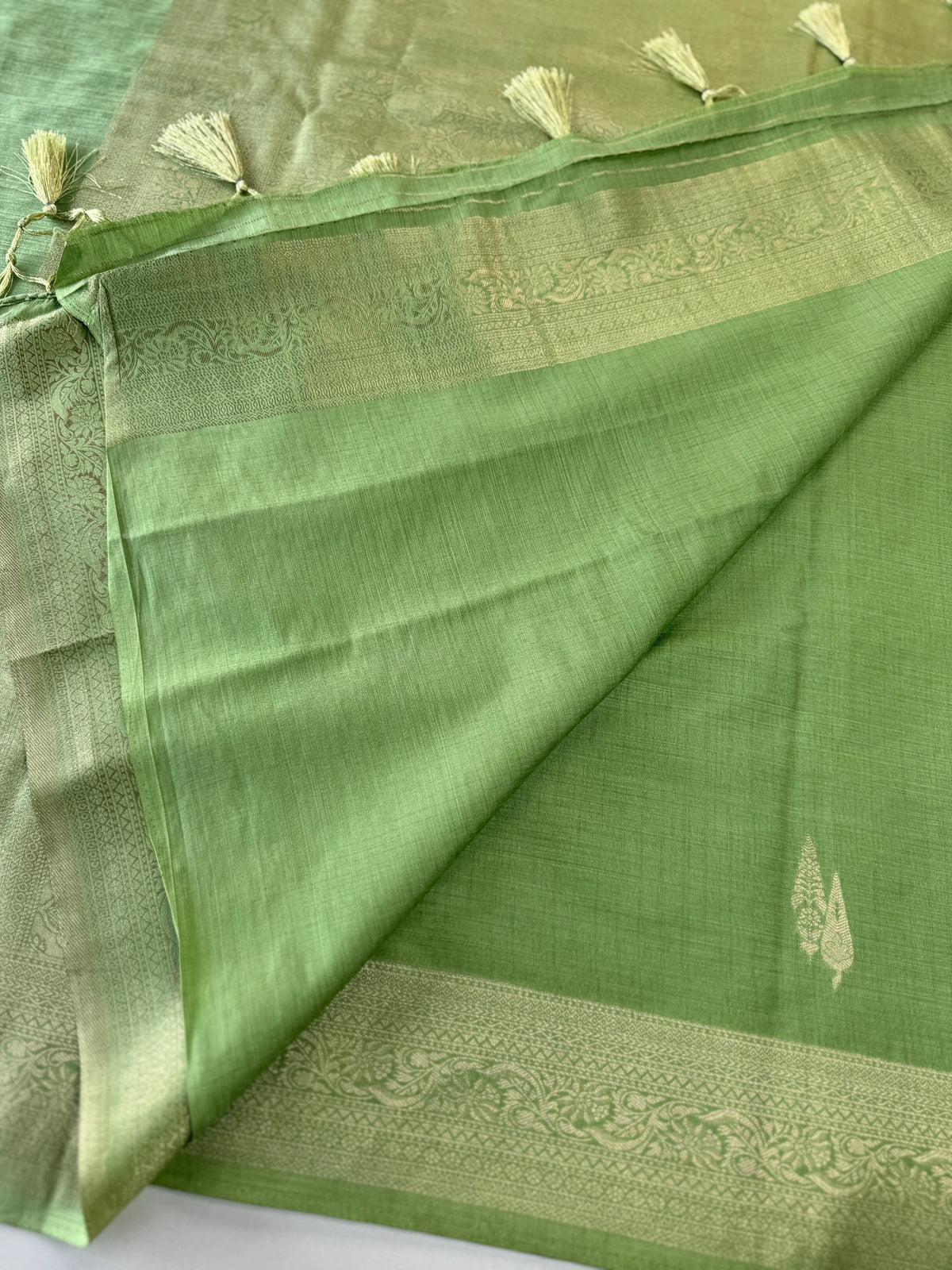 Semi silk Banarasi weaved saree/JFS55