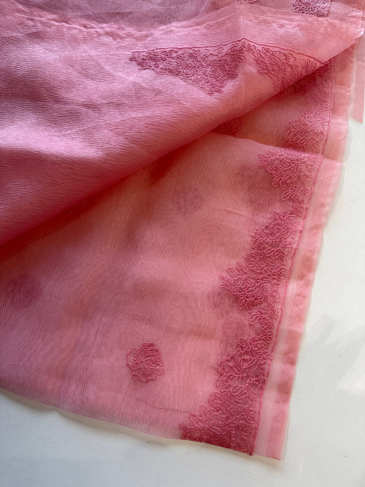 Crushed tissue with organza blend /CM051