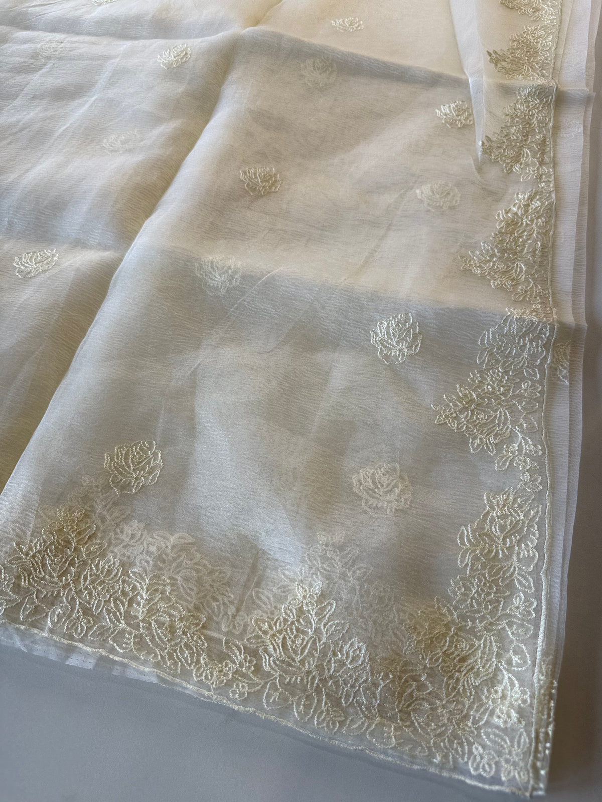 Crushed tissue with organza blend /CM051