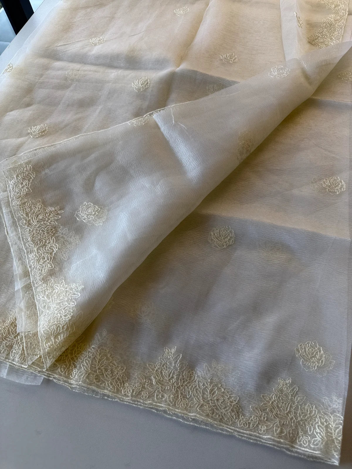 Crushed tissue with organza blend /CM051