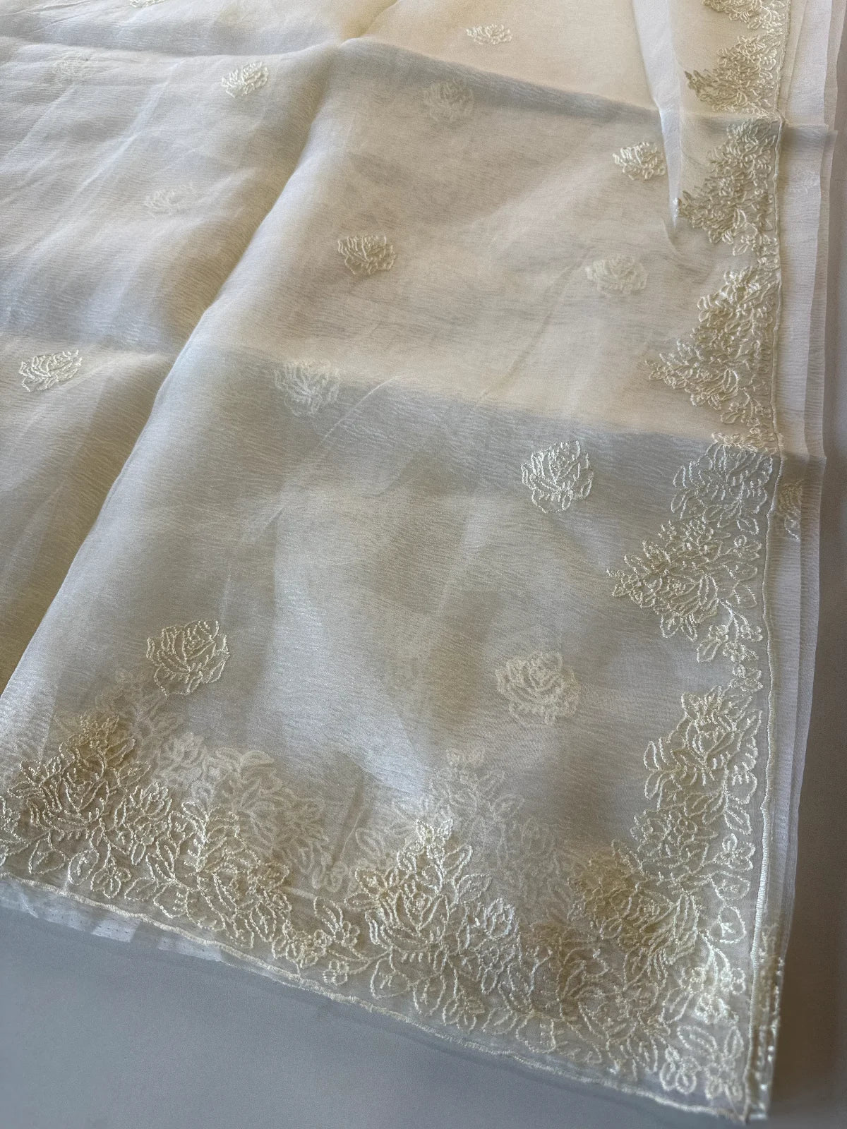 Crushed tissue with organza blend /CM051
