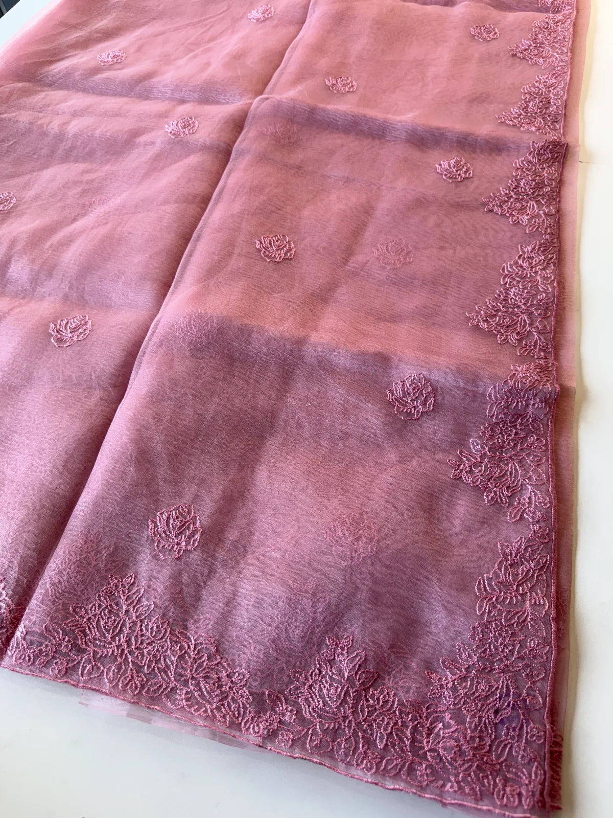 Crushed tissue with organza blend /CM051