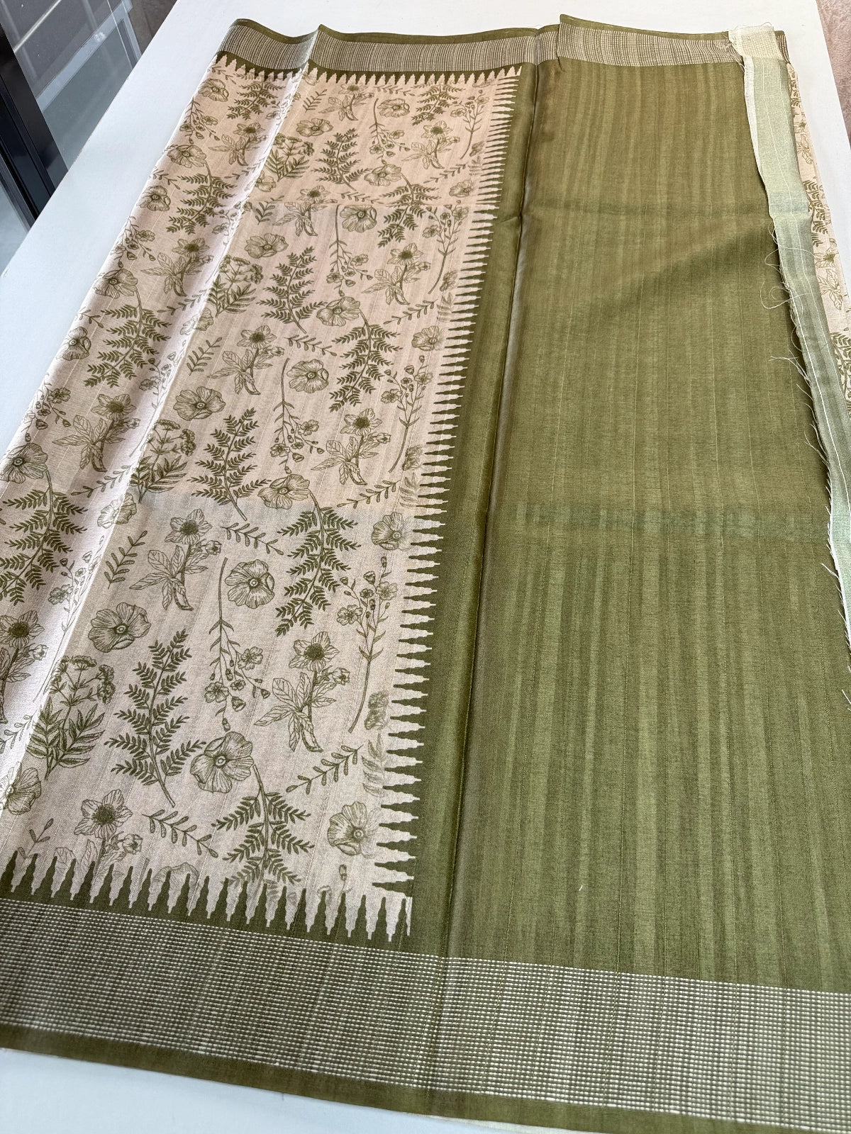 Semi Silk Saree / 1175