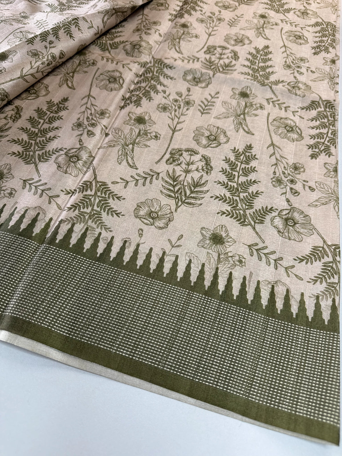 Semi Silk Saree / 1175
