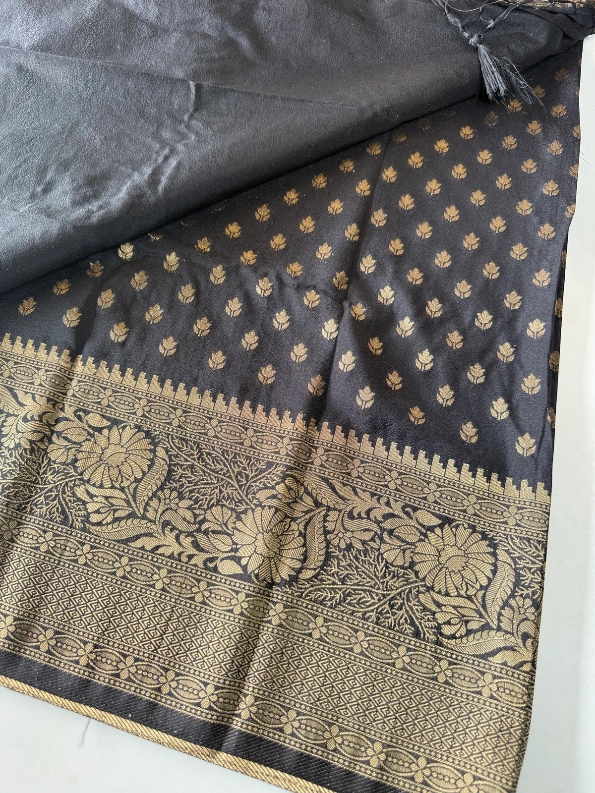 Georgette Banarasi/TAR02