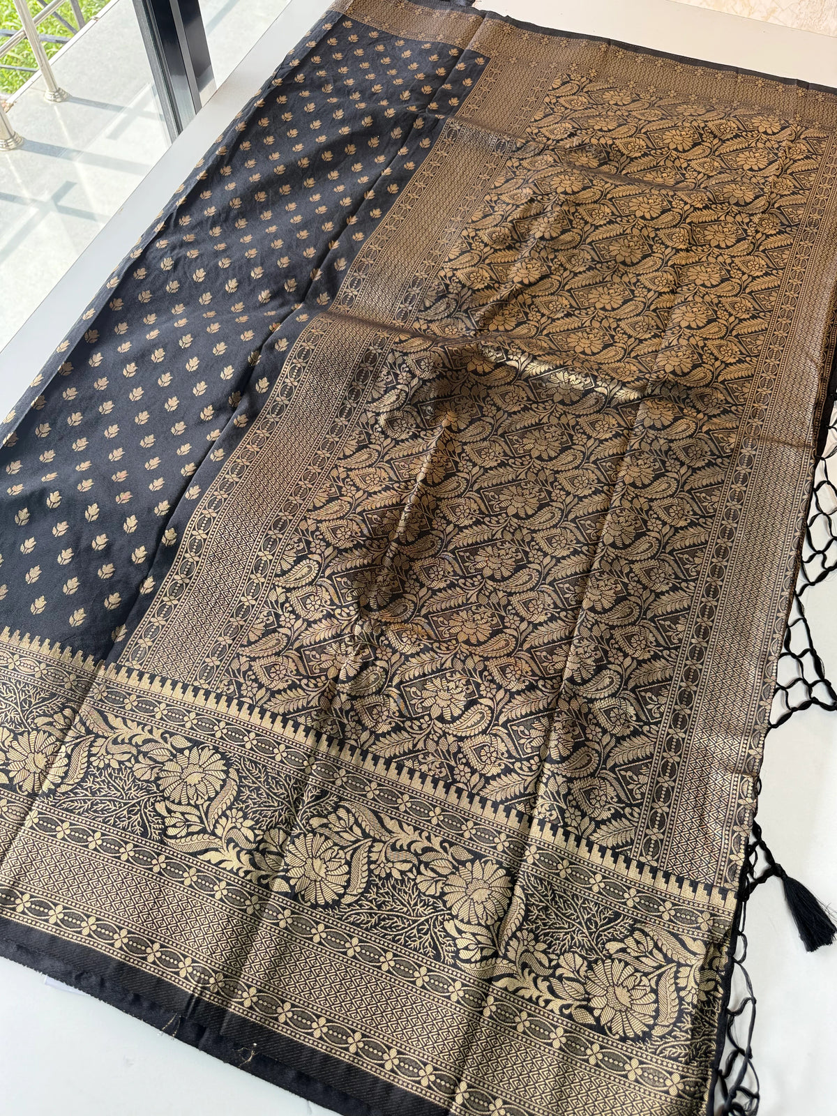 Georgette Banarasi/TAR02