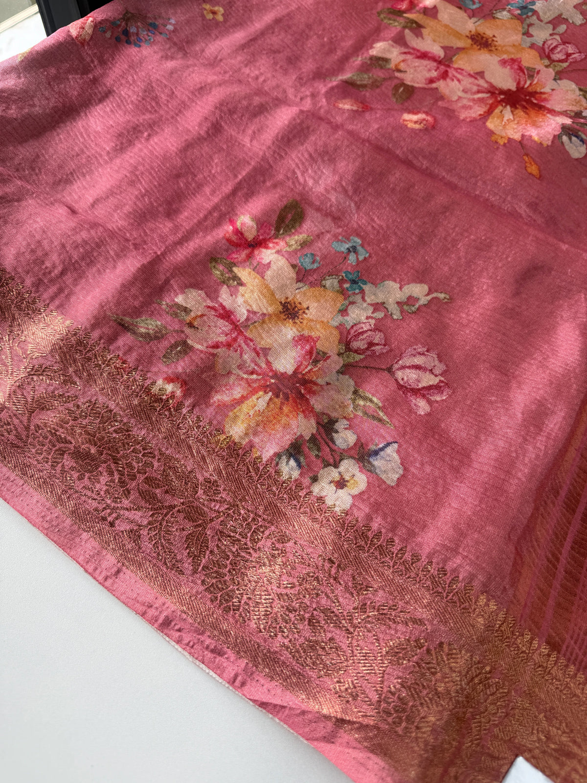 Flowy tissue saree / 229