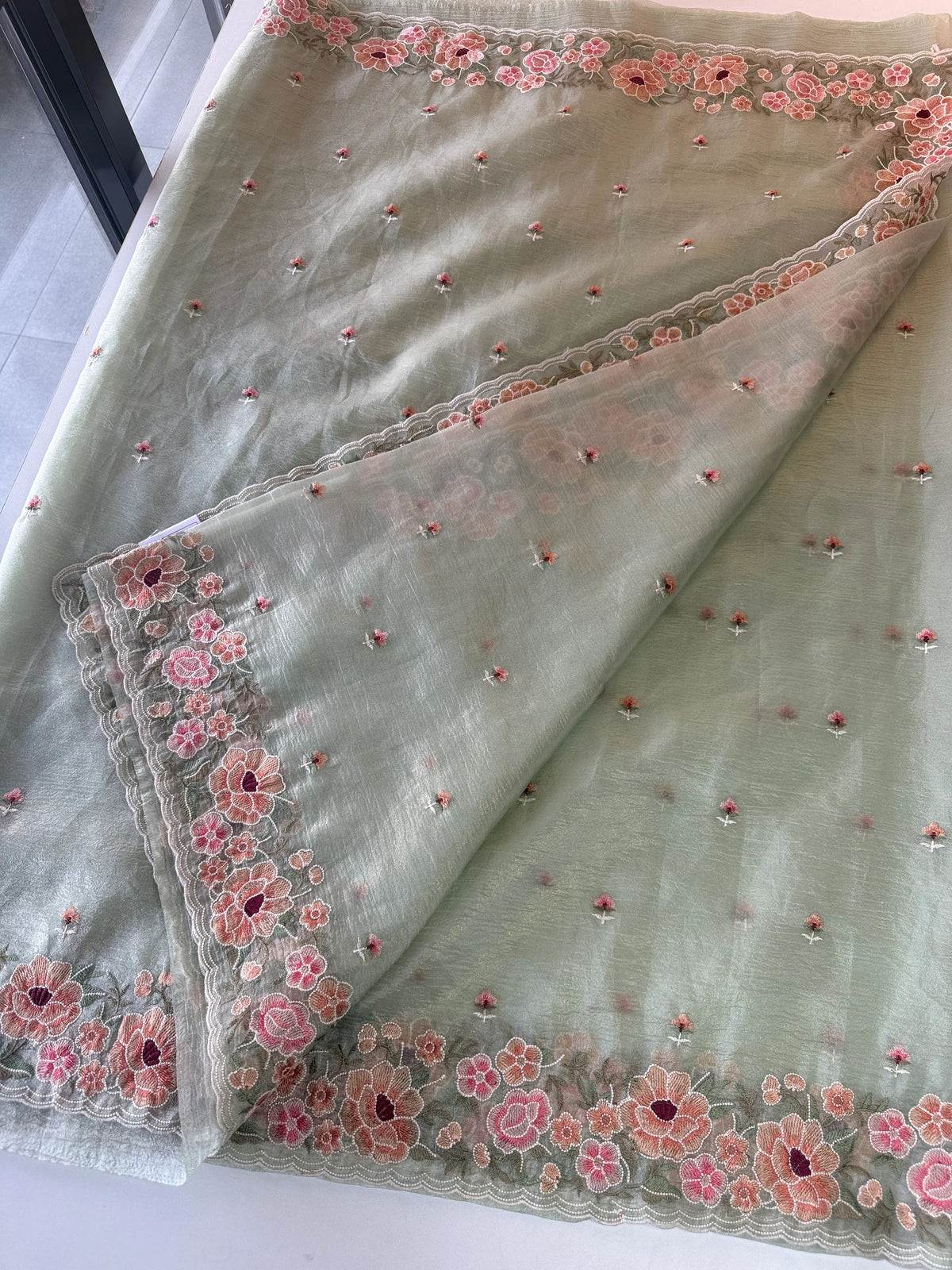 Platinum crushed Oragnza saree/BB519