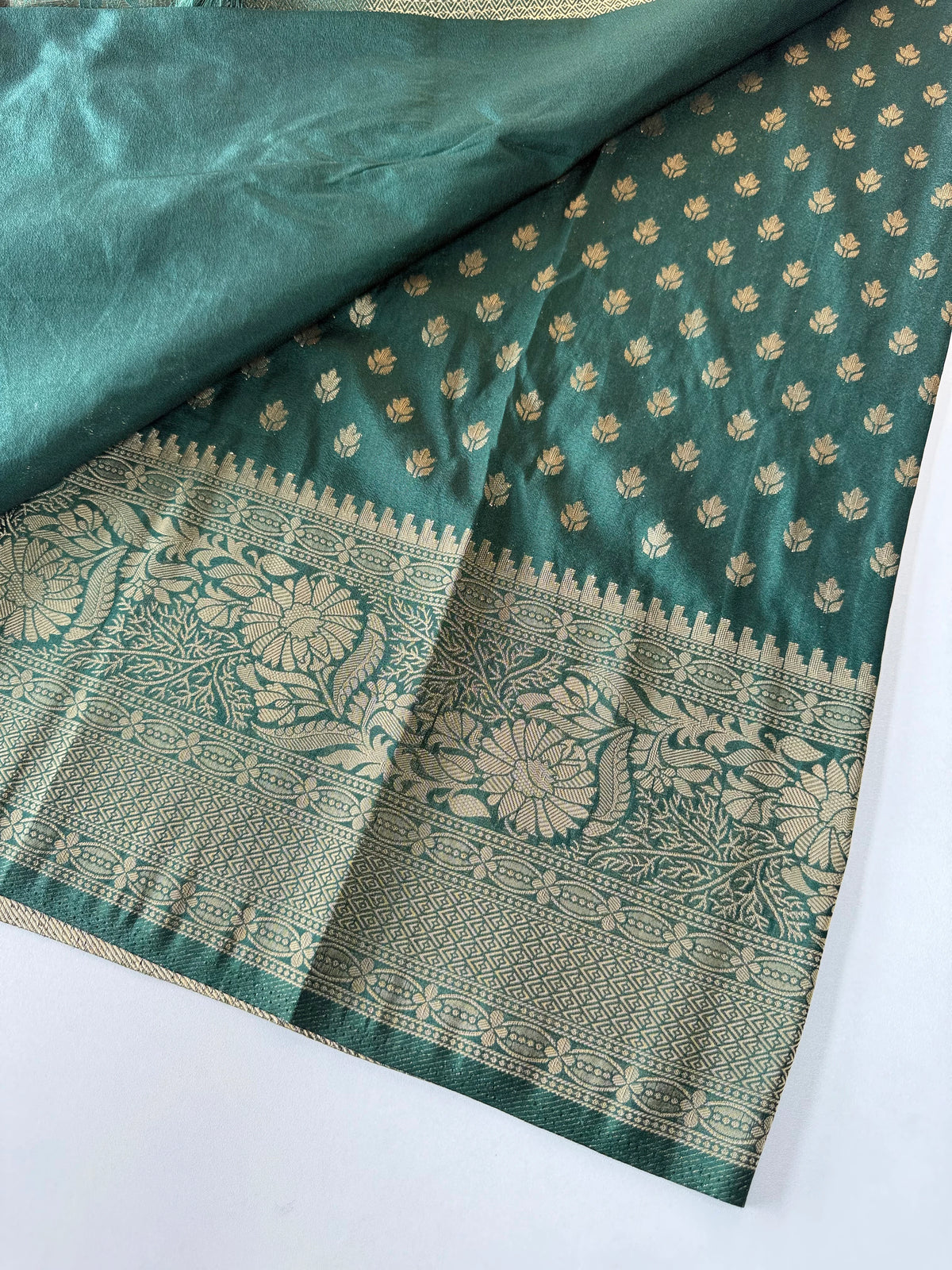 Georgette Banarasi/TAR02