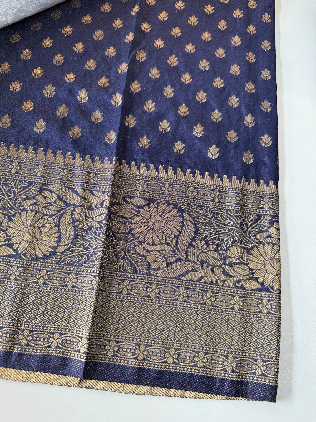 Georgette Banarasi/TAR02