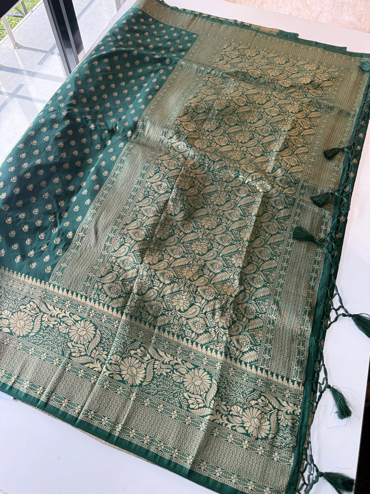 Georgette Banarasi/TAR02