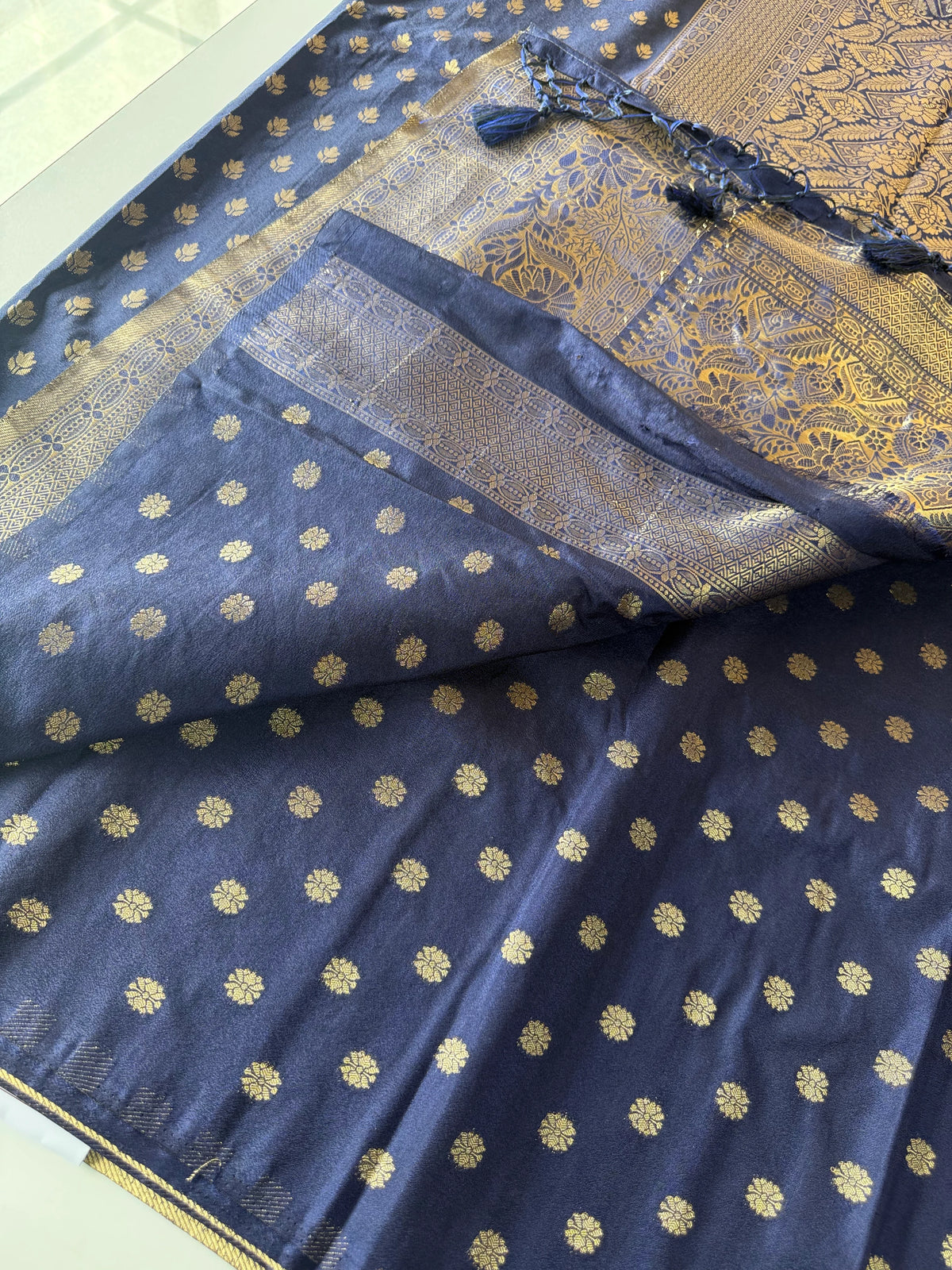 Georgette Banarasi/TAR02