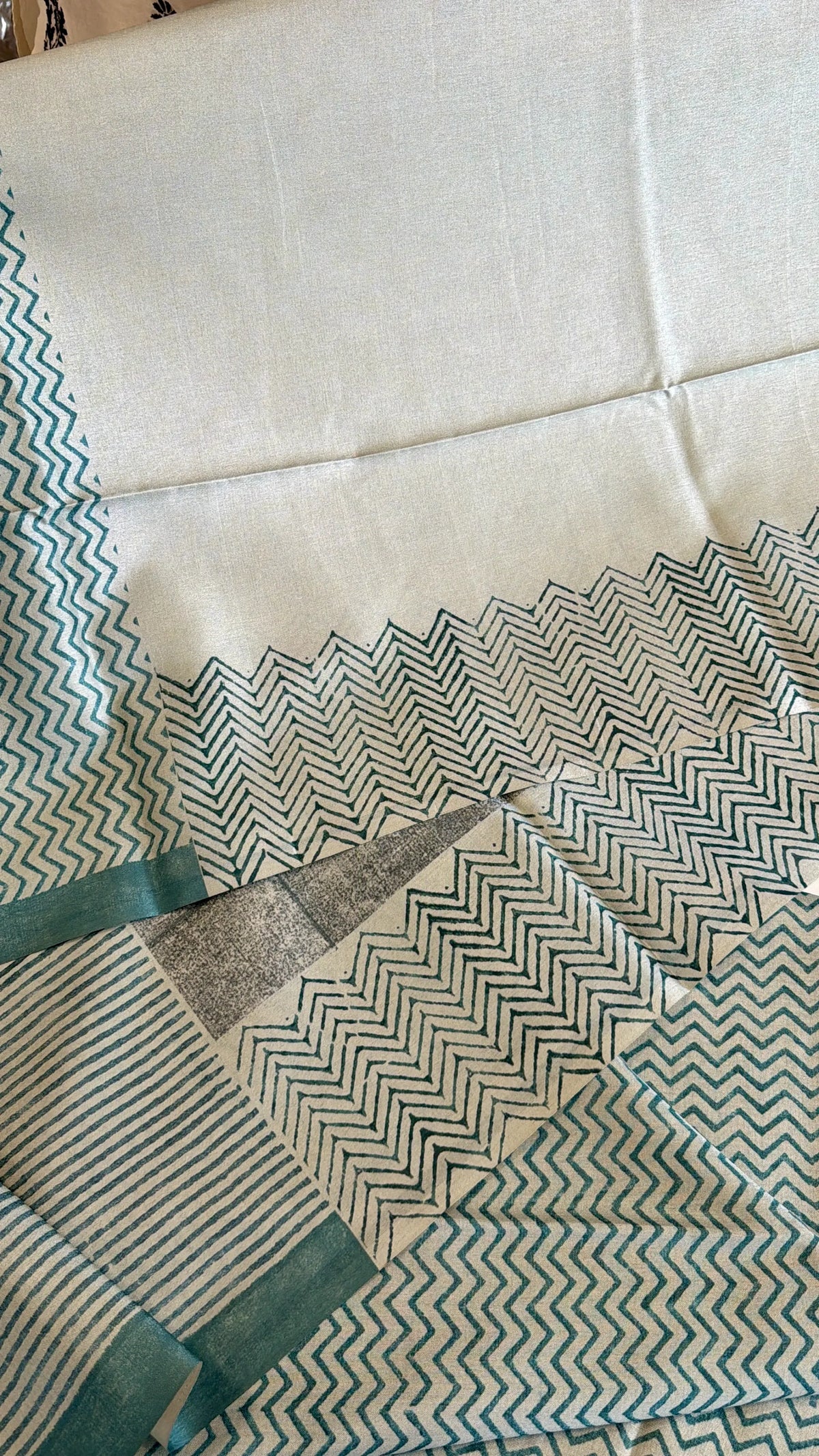Semi silk finished Saree/ STS804