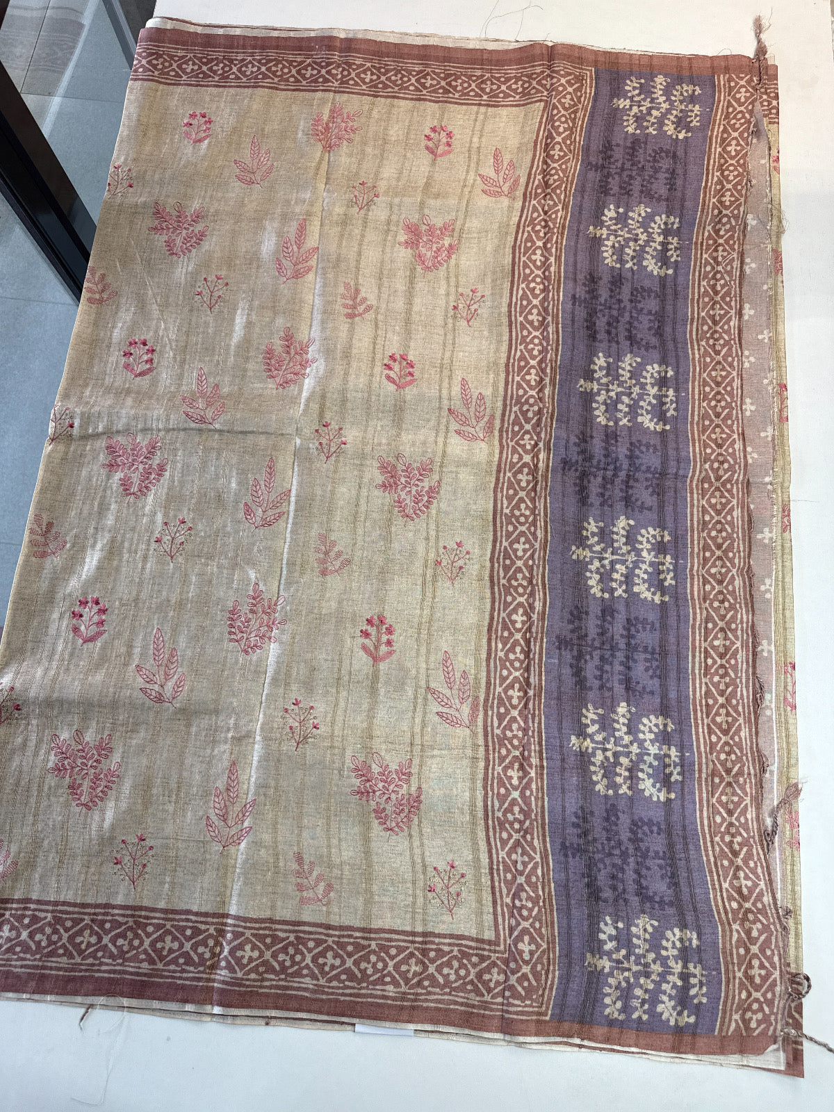Soft seminTussar Saree/ D523