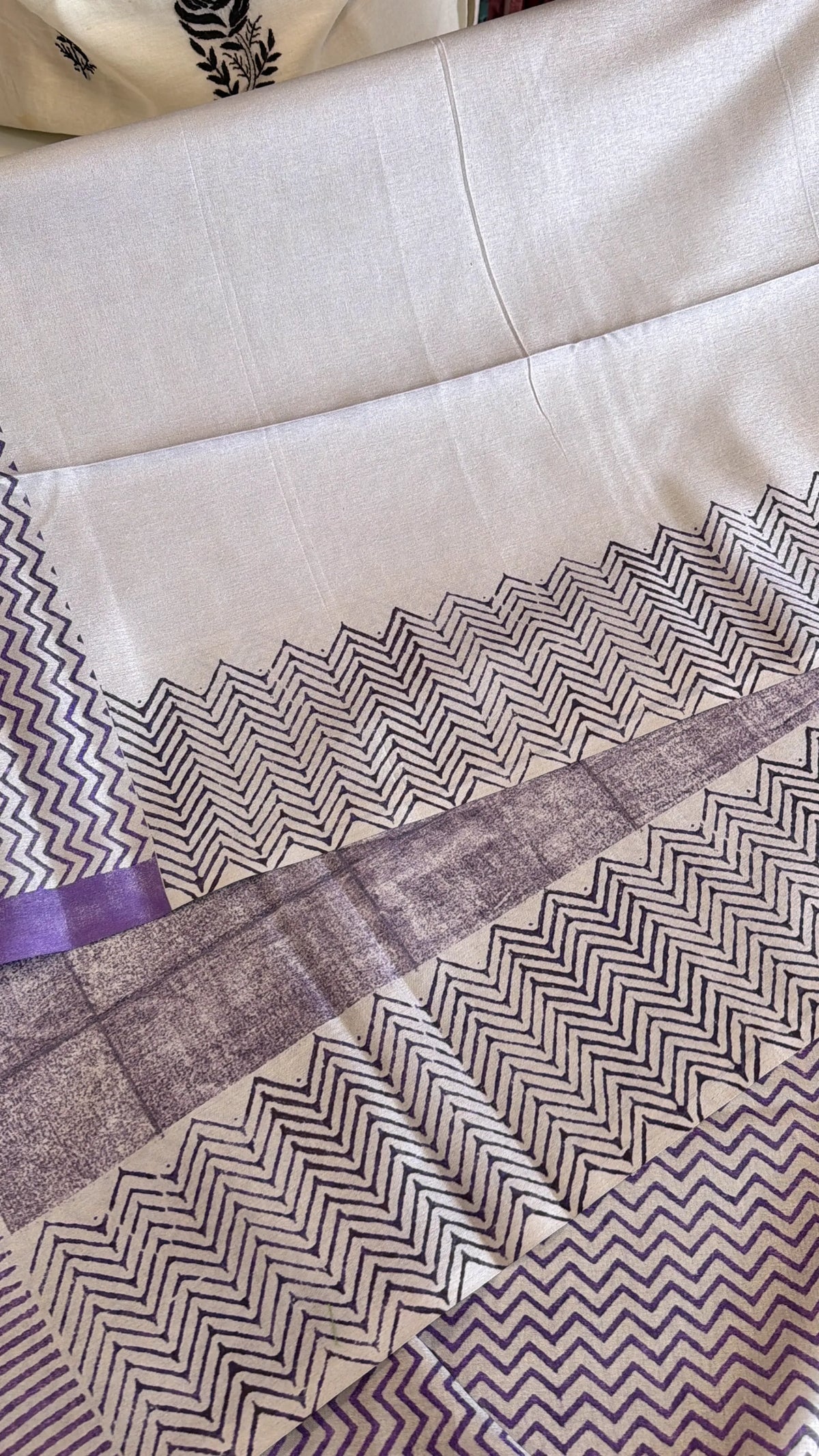 Semi silk finished Saree/ STS804