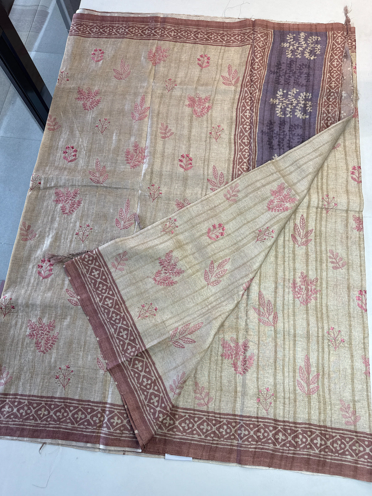 Soft seminTussar Saree/ D523