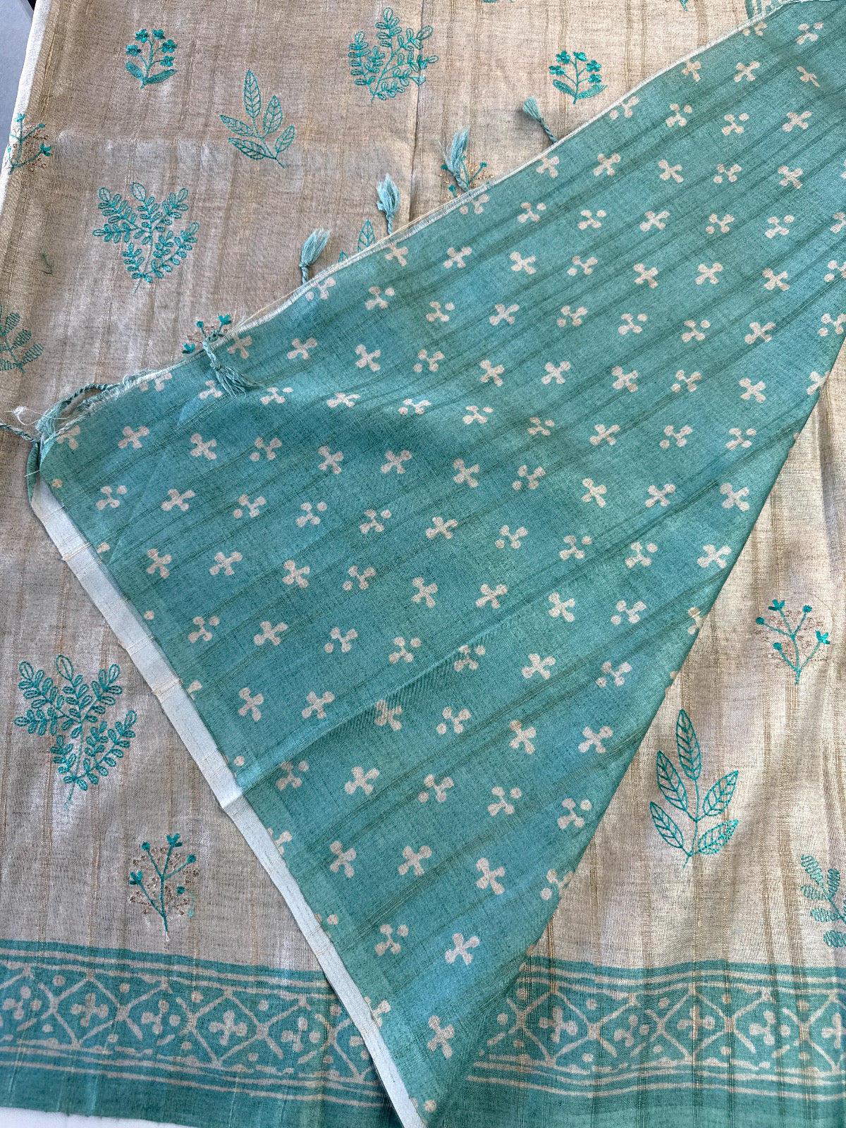 Soft seminTussar Saree/ D523