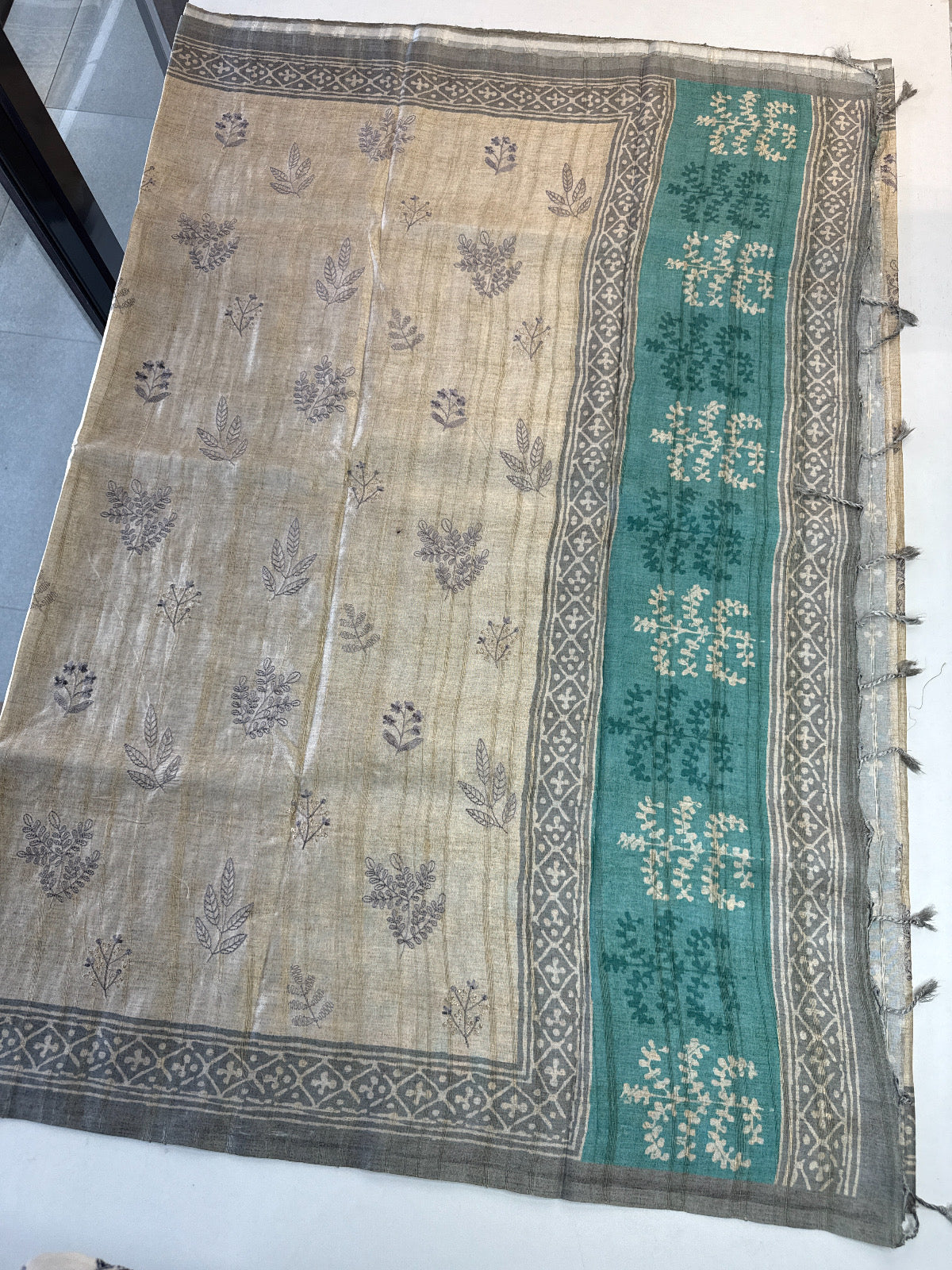 Soft seminTussar Saree/ D523