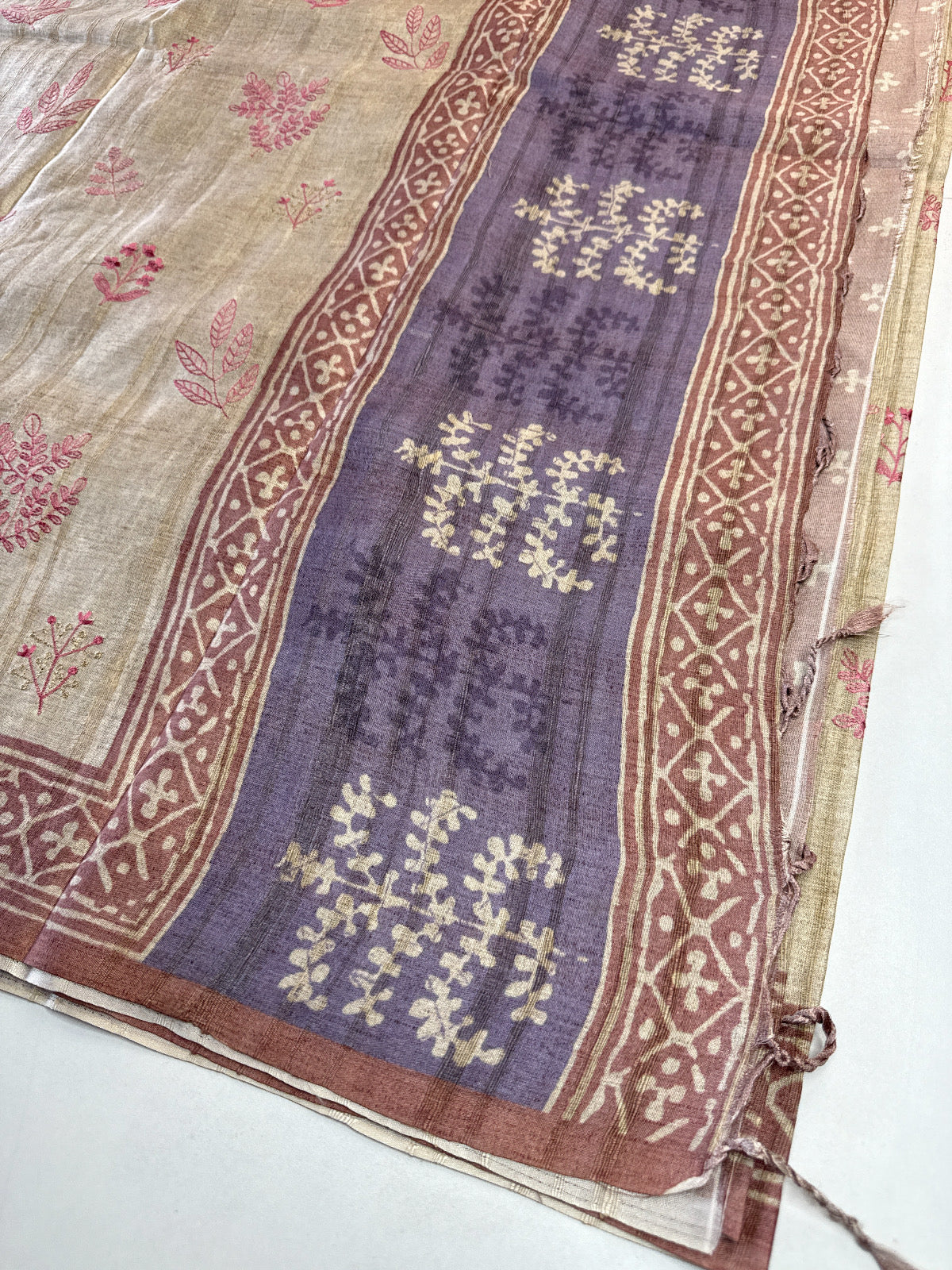 Soft seminTussar Saree/ D523