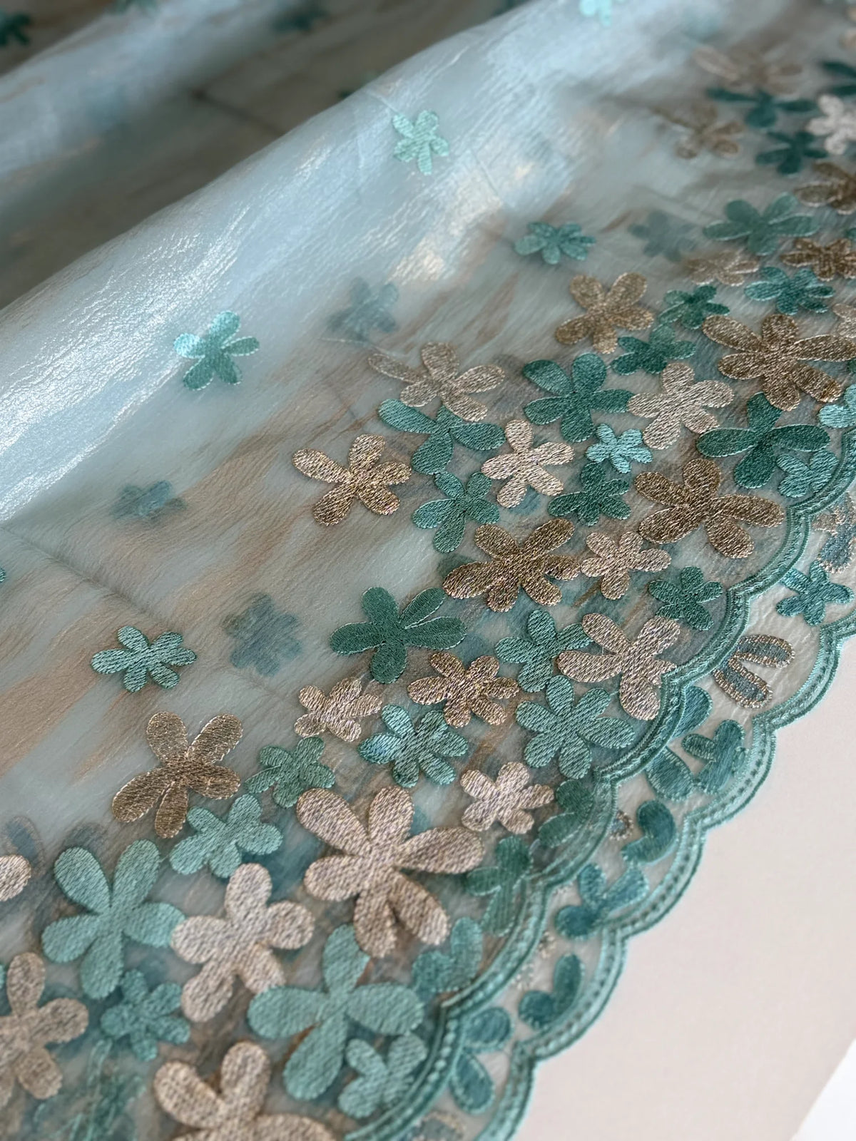 Foil textured crushed Organza/W767