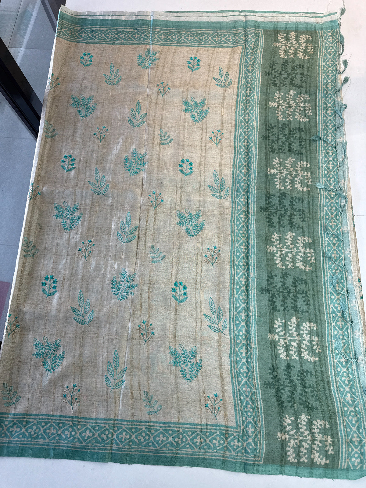 Soft seminTussar Saree/ D523