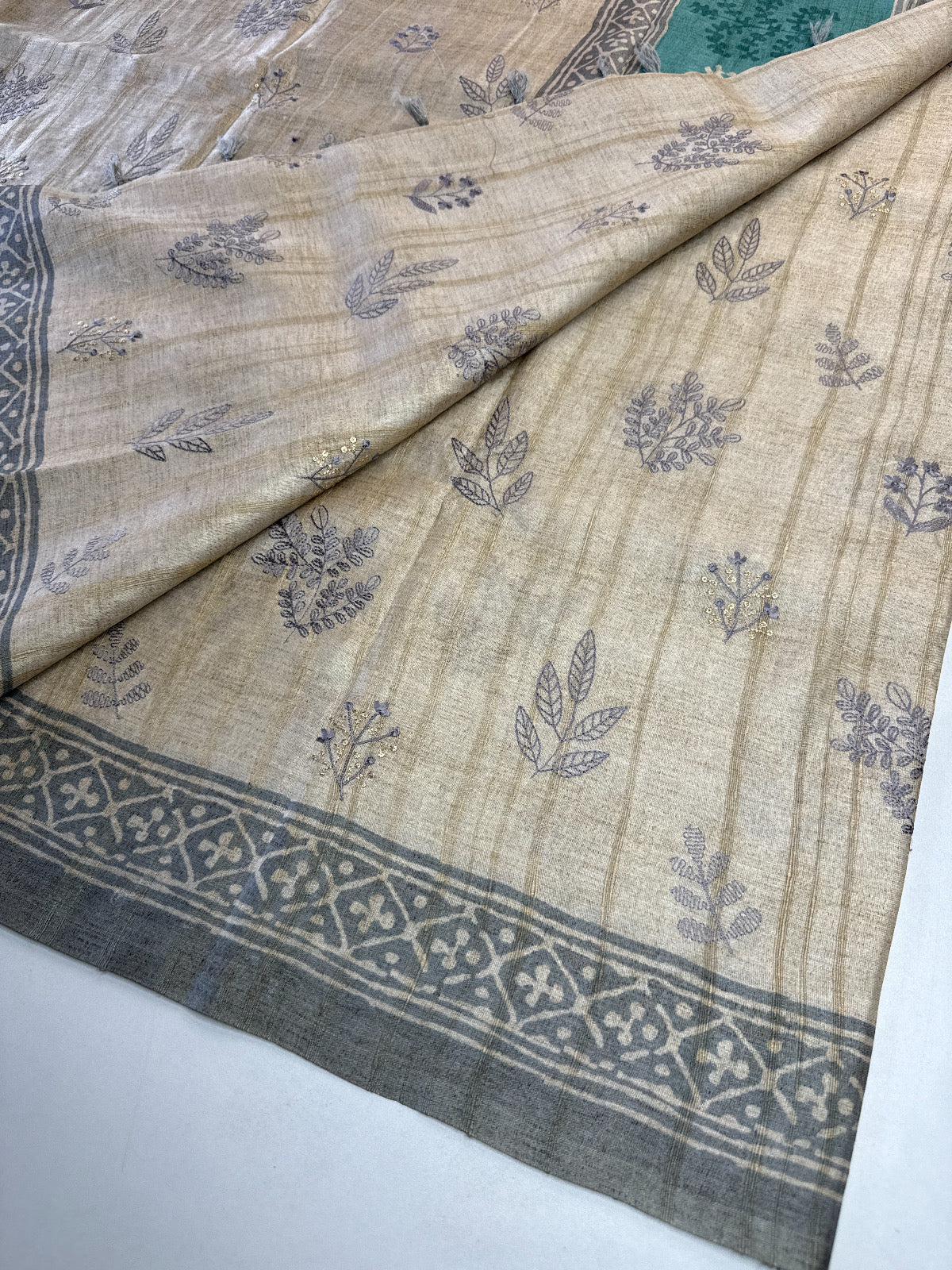 Soft seminTussar Saree/ D523