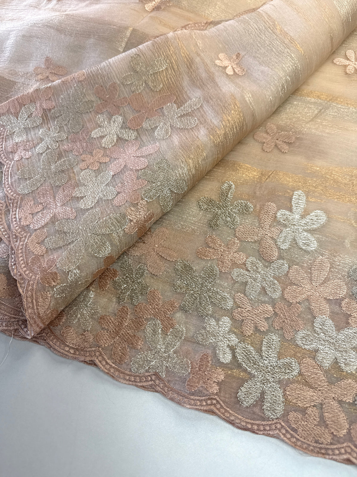 Foil textured crushed Organza/W767