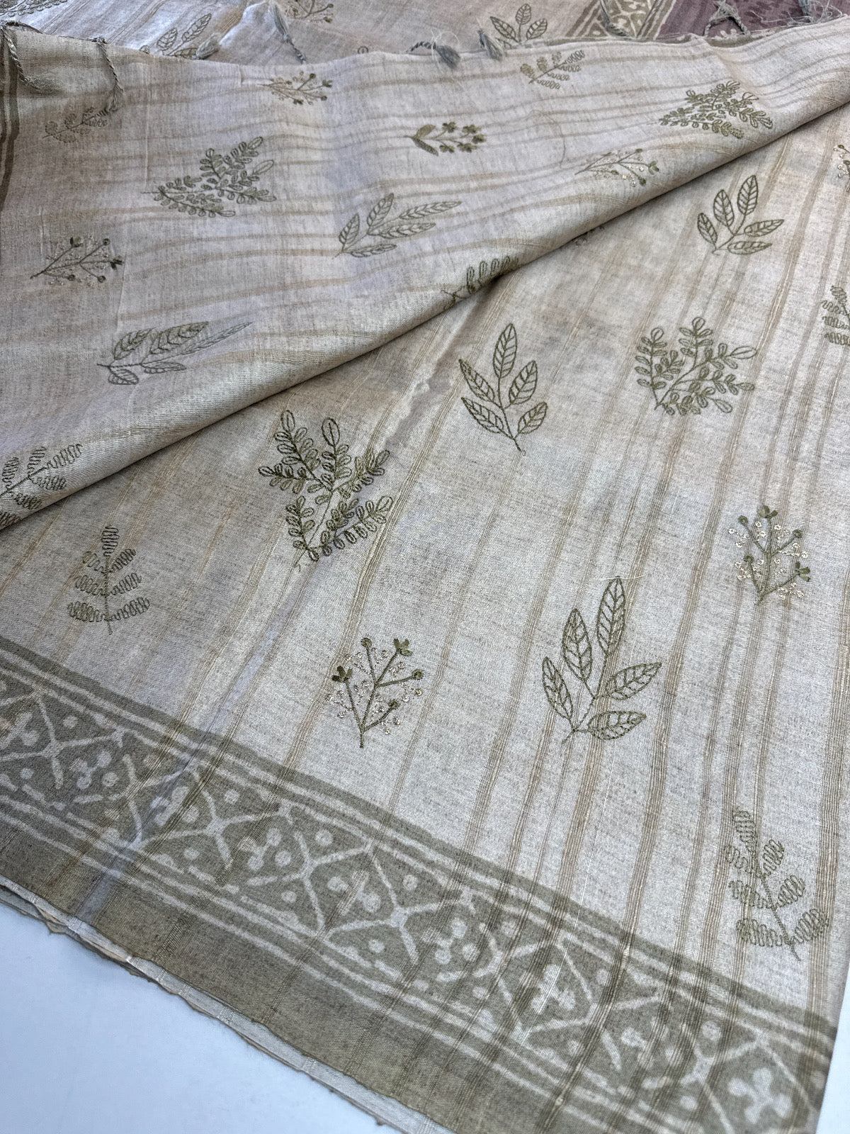 Soft seminTussar Saree/ D523